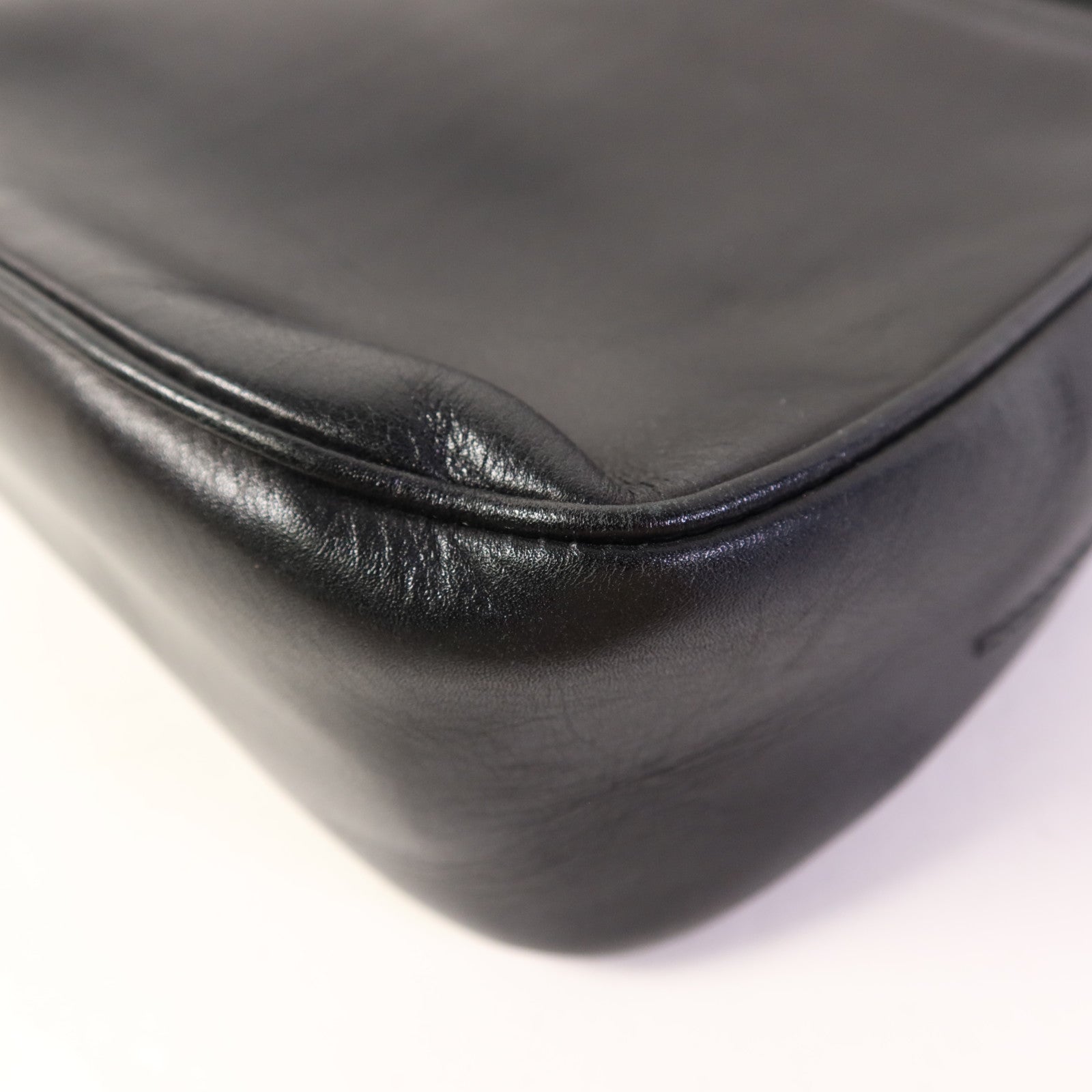 Salvatore Ferragamo 牛皮皮革Shoulder Bag金扣肩背袋