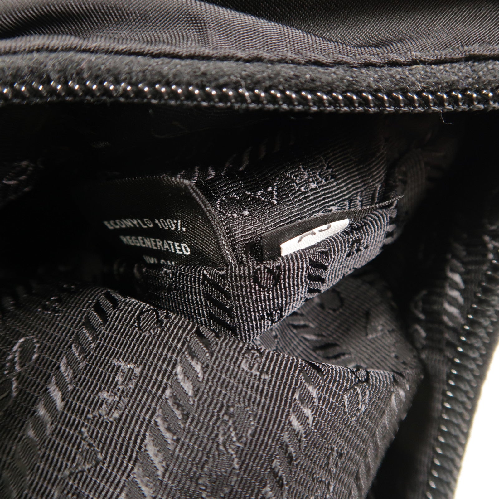 PRADA 尼龍Hobo (Re-Edition 2000)肩背袋