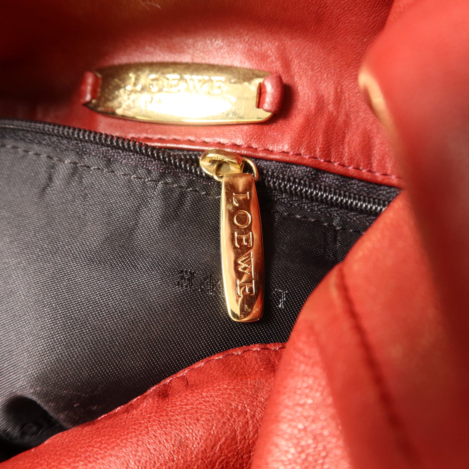 LOEWE 羊皮皮革Bucket Bag金扣手挽袋
