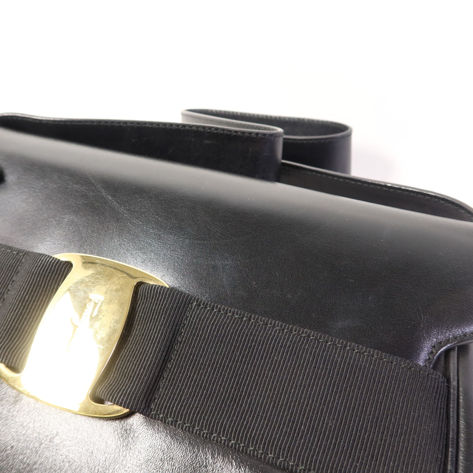 Salvatore Ferragamo 牛皮皮革Shoulder Bag金扣肩背袋