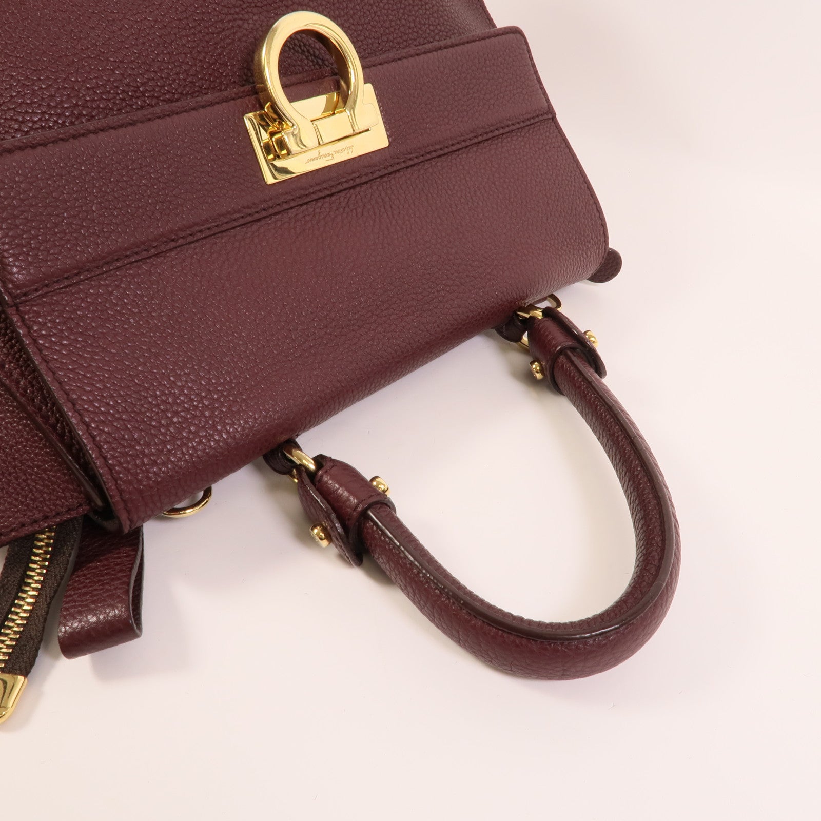 Salvatore Ferragamo 牛皮皮革Sofia Gancini手挽袋