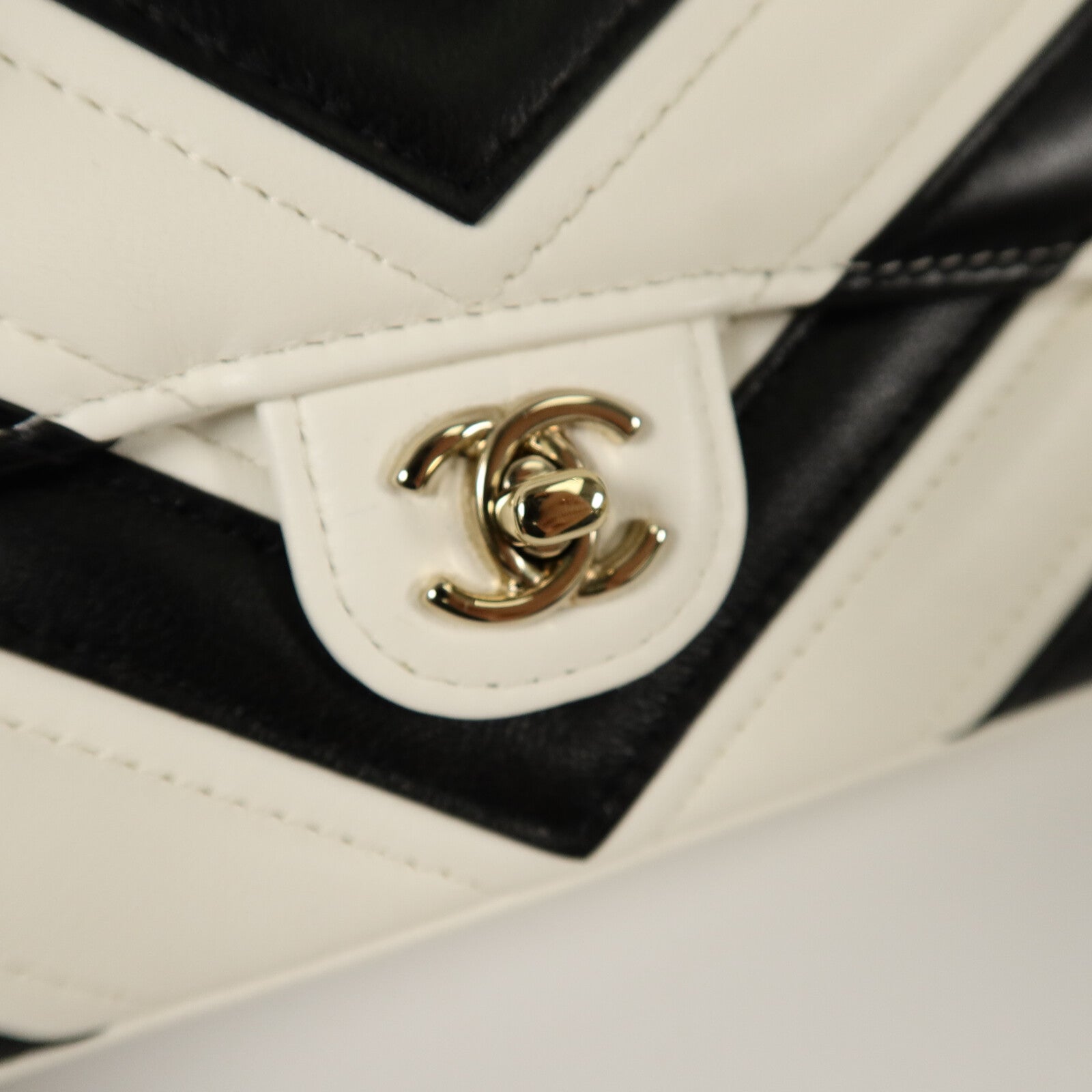 CHANEL 羊皮皮革Mini Flap鏈帶肩背袋