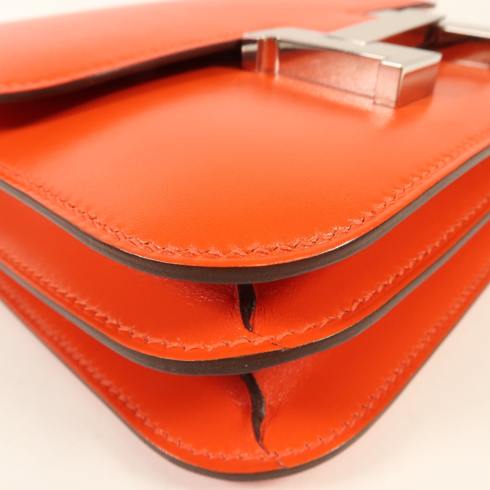 HERMES Box Calf皮革Constance Mini銀扣肩背袋Rouge Tomate