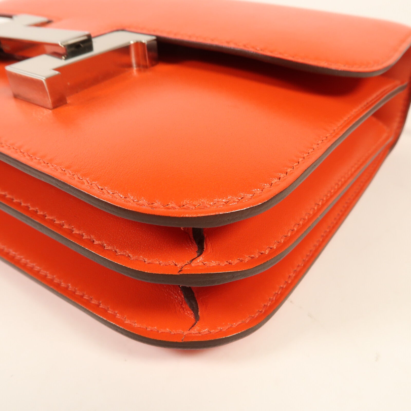 HERMES Box Calf皮革Constance Mini銀扣肩背袋Rouge Tomate