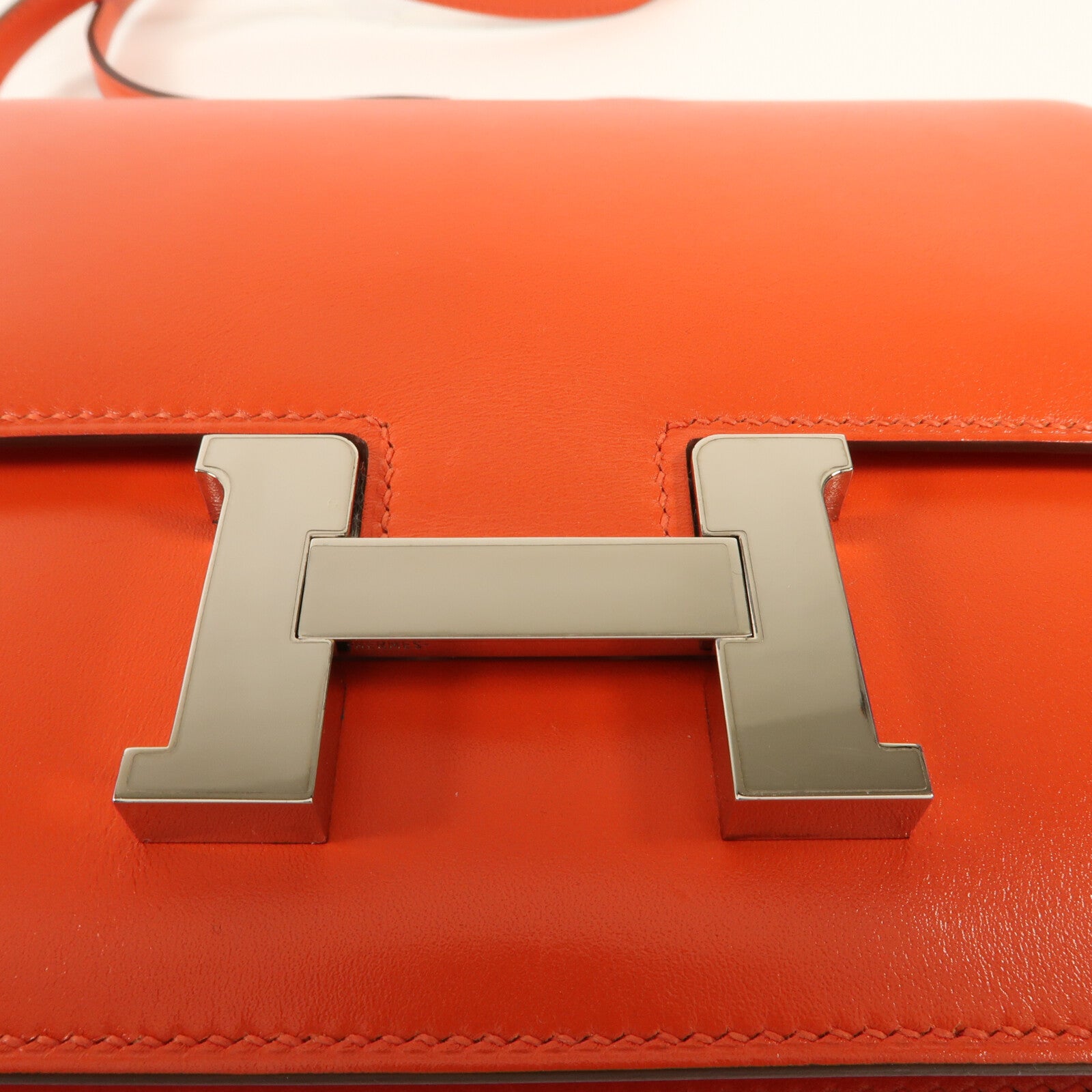 HERMES 【激減優惠】Box Calf皮革Constance Mini銀扣肩背袋Rouge Tomate