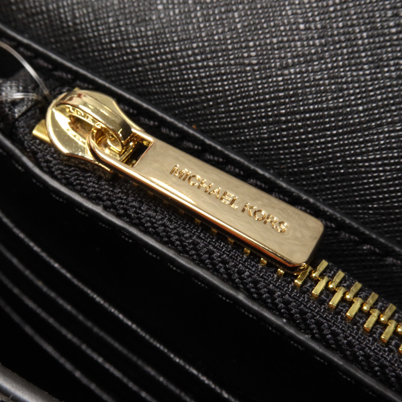 Michael Kors Saffiano皮革Pouch Shoulder鏈帶肩背袋