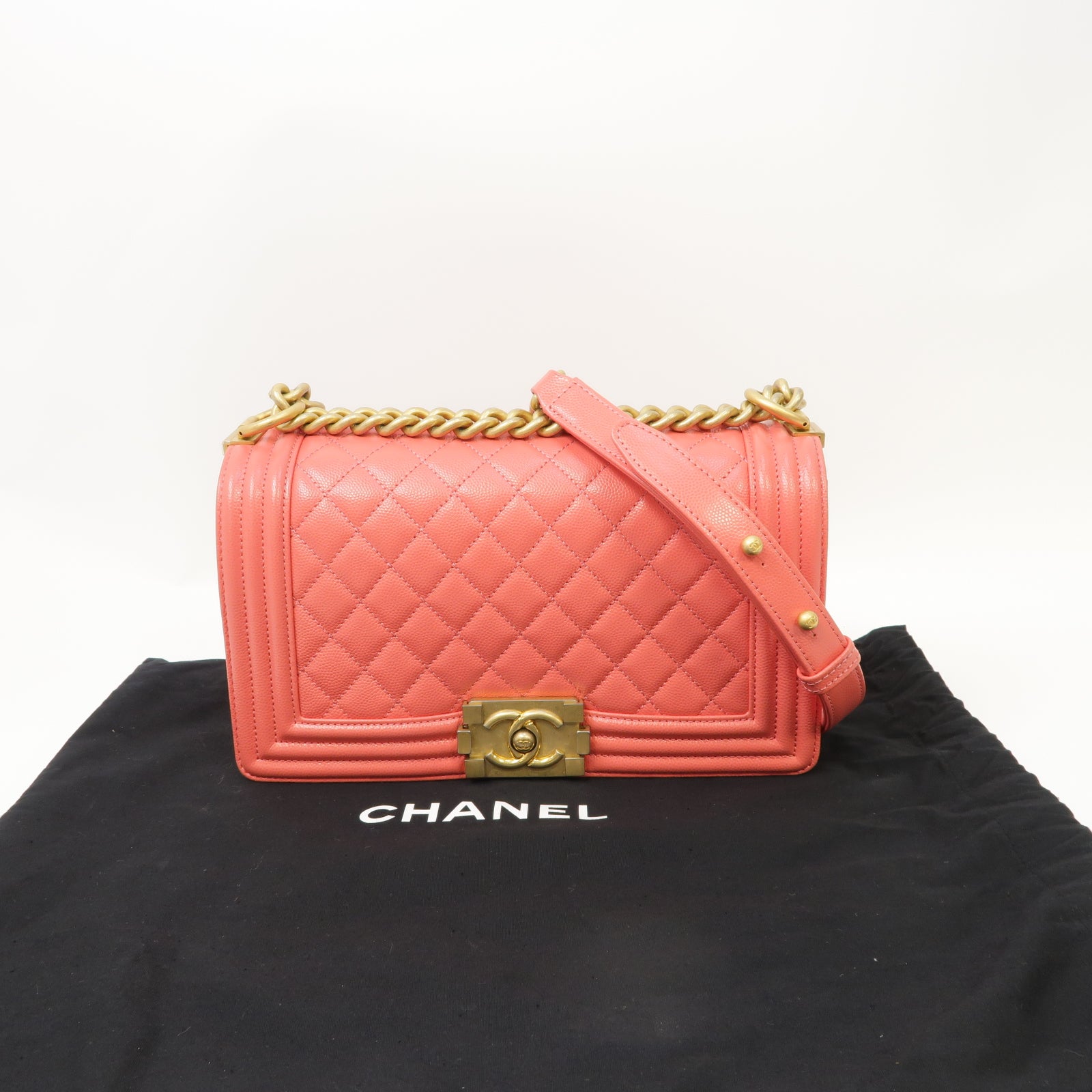 CHANEL 菱格Caviar皮革Boy 25金扣肩背袋粉紅色