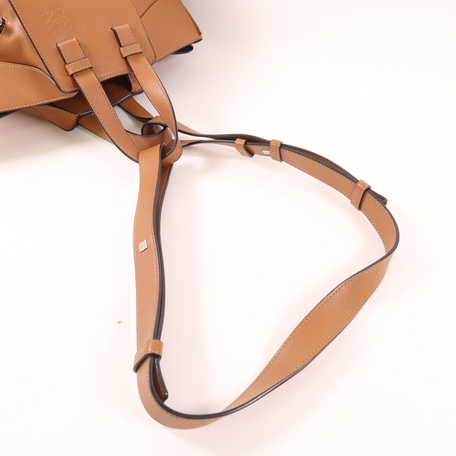 LOEWE 牛皮皮革Hammock Small銀扣手挽肩背兩用袋