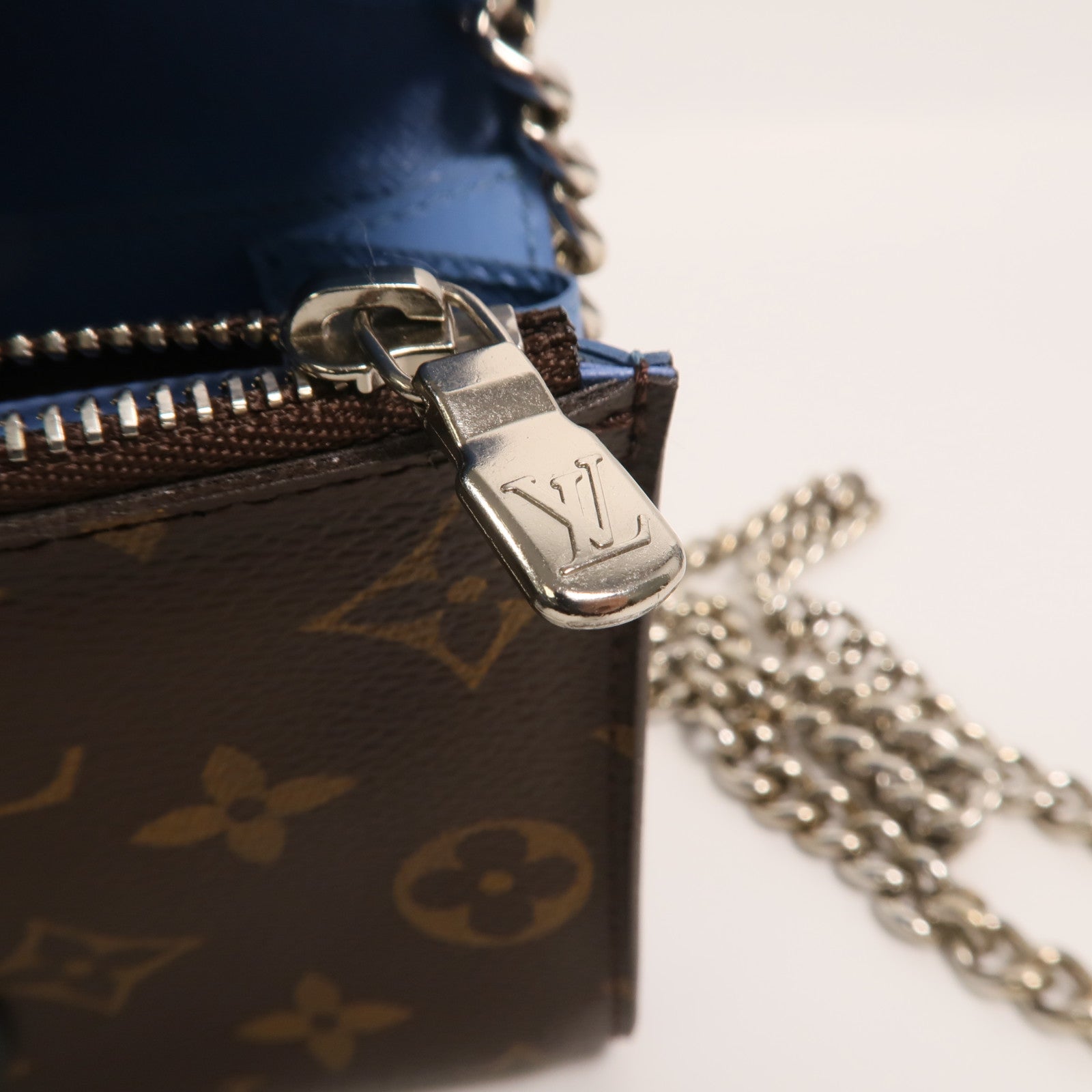 LOUIS VUITTON Monogram Tribal Mask Chain Wallet鏈帶肩背袋