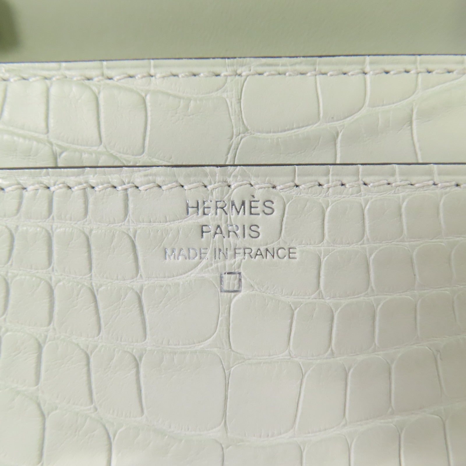HERMES Alligator皮革Constance To Go銀扣肩背袋Gris Neve