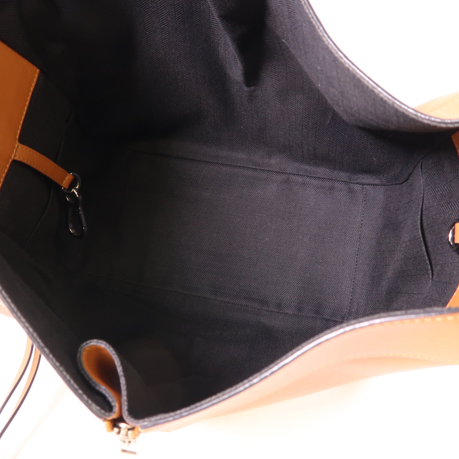 LOEWE 牛皮皮革Hammock Small銀扣手挽肩背兩用袋