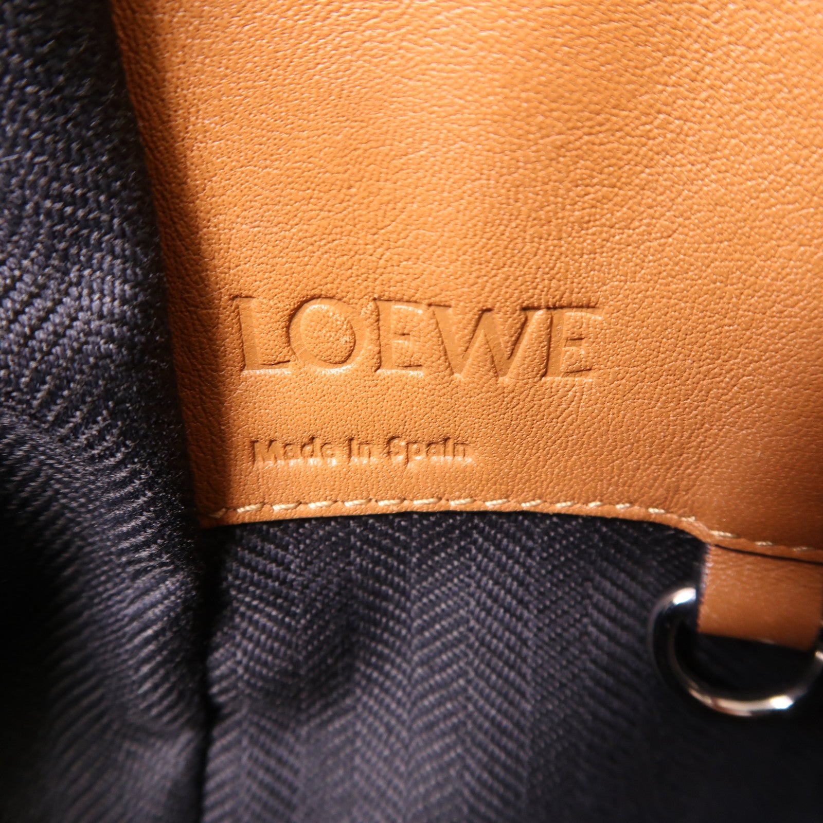 LOEWE 牛皮皮革Hammock Small銀扣手挽肩背兩用袋