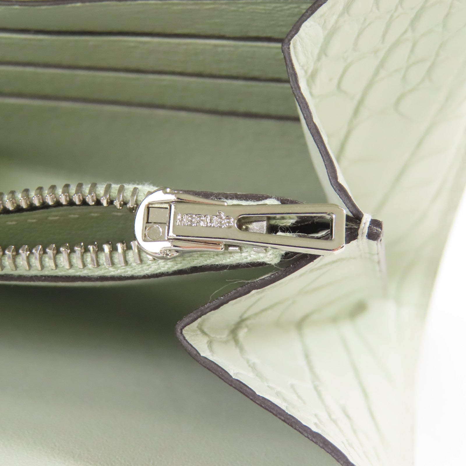 HERMES Alligator皮革Constance To Go銀扣肩背袋Gris Neve
