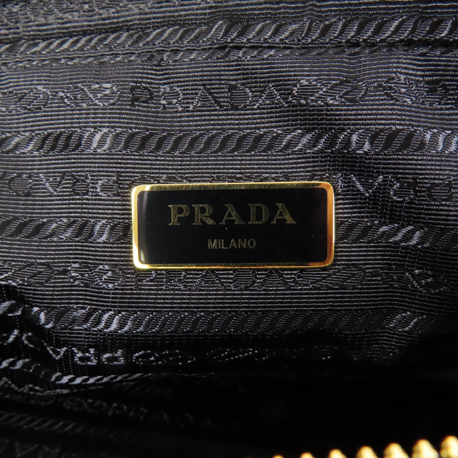 PRADA 牛皮皮革金扣Shoulder Bag肩背袋