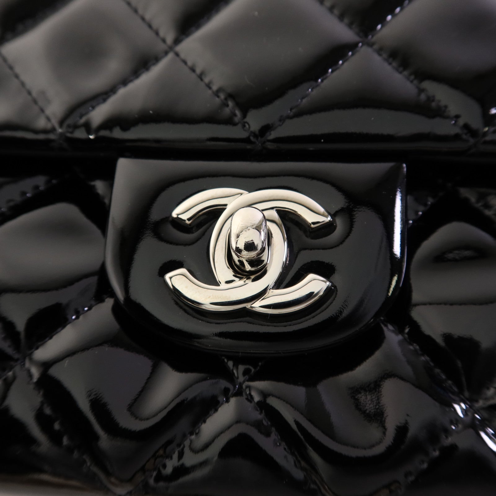 CHANEL 漆皮皮革Chain Shoulder Bag銀扣鏈帶肩背袋