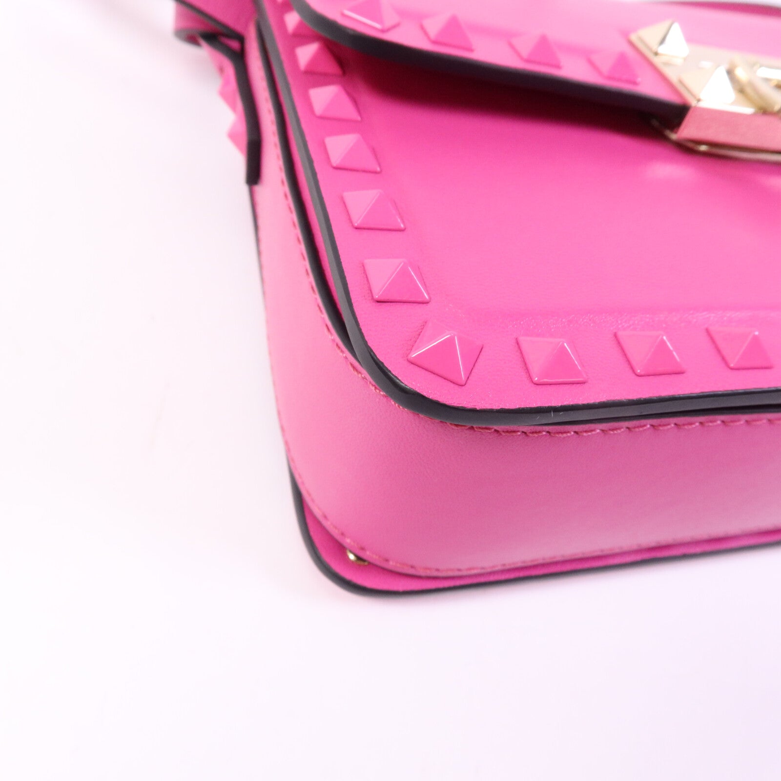 Valentino 牛皮皮革Rockstud 23金扣肩背袋