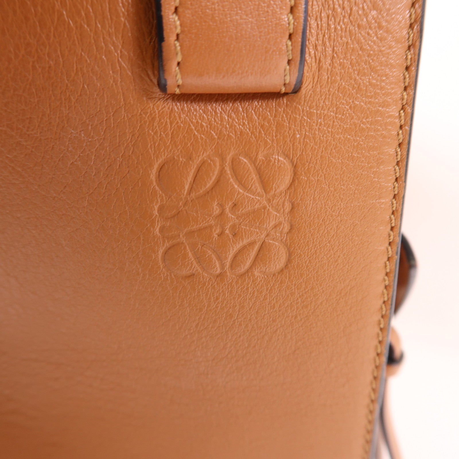 LOEWE 牛皮皮革Hammock Small銀扣手挽肩背兩用袋