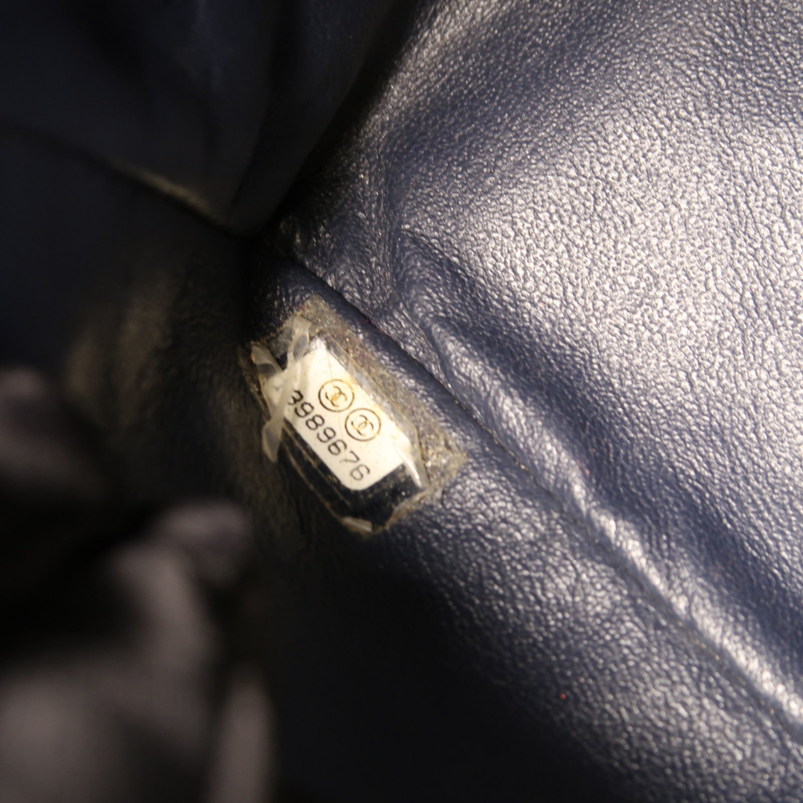 CHANEL 漆皮皮革Maxi Classic銀扣鏈帶肩背袋