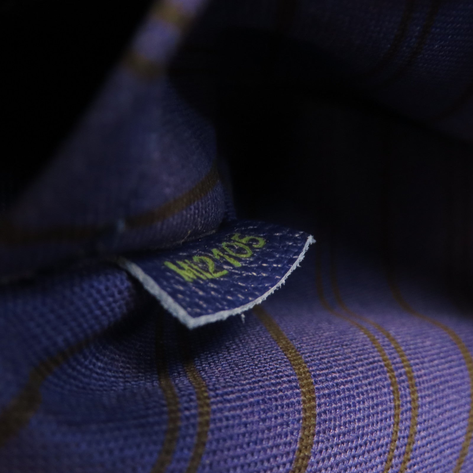 LOUIS VUITTON Monogram Empreinte Montaigne MM金扣手挽肩背兩用袋藍色
