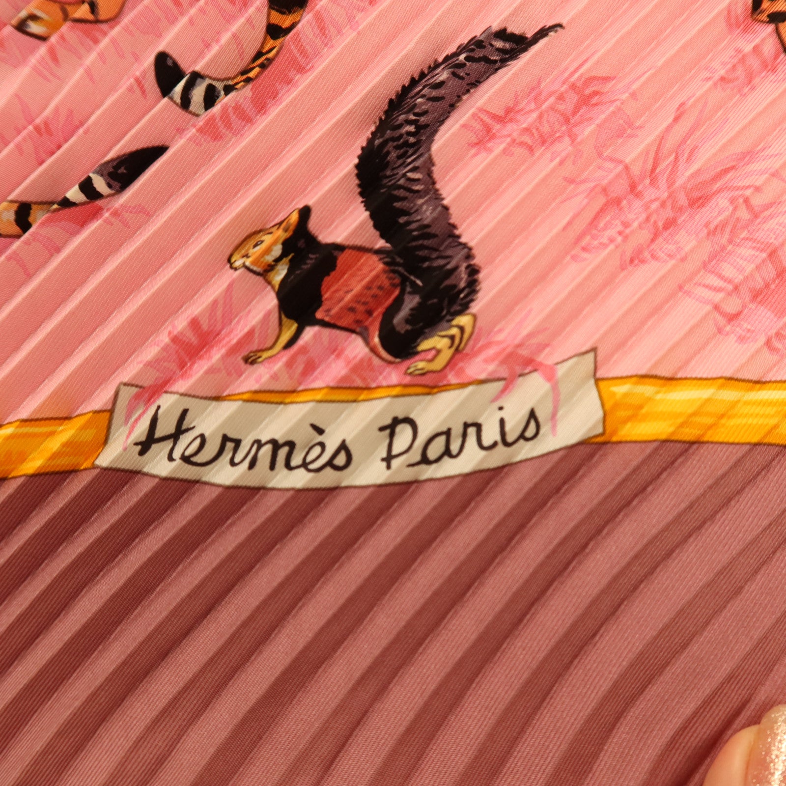 HERMES 絲質Pleated Triangle Scarf絲巾