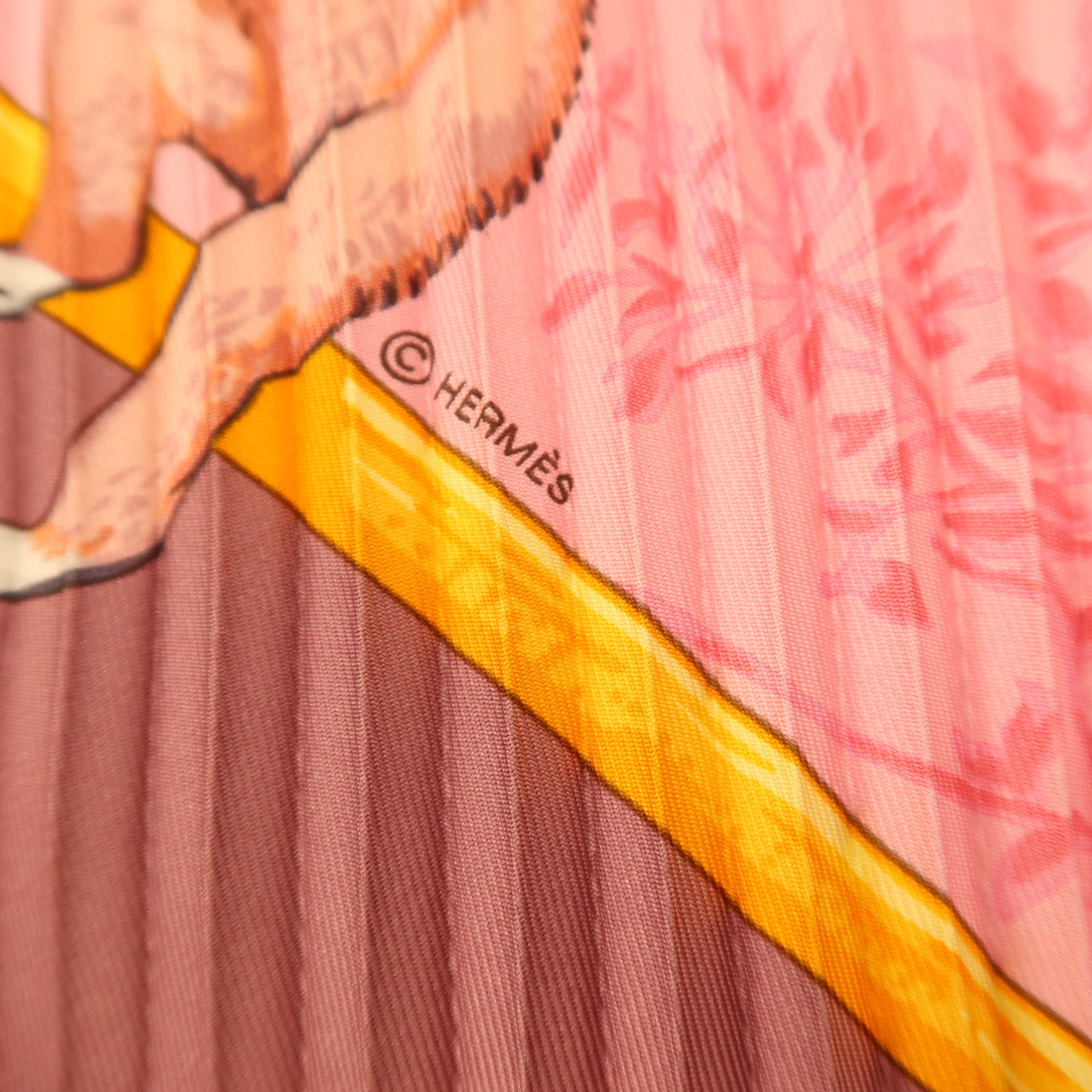 HERMES 絲質Pleated Triangle Scarf絲巾