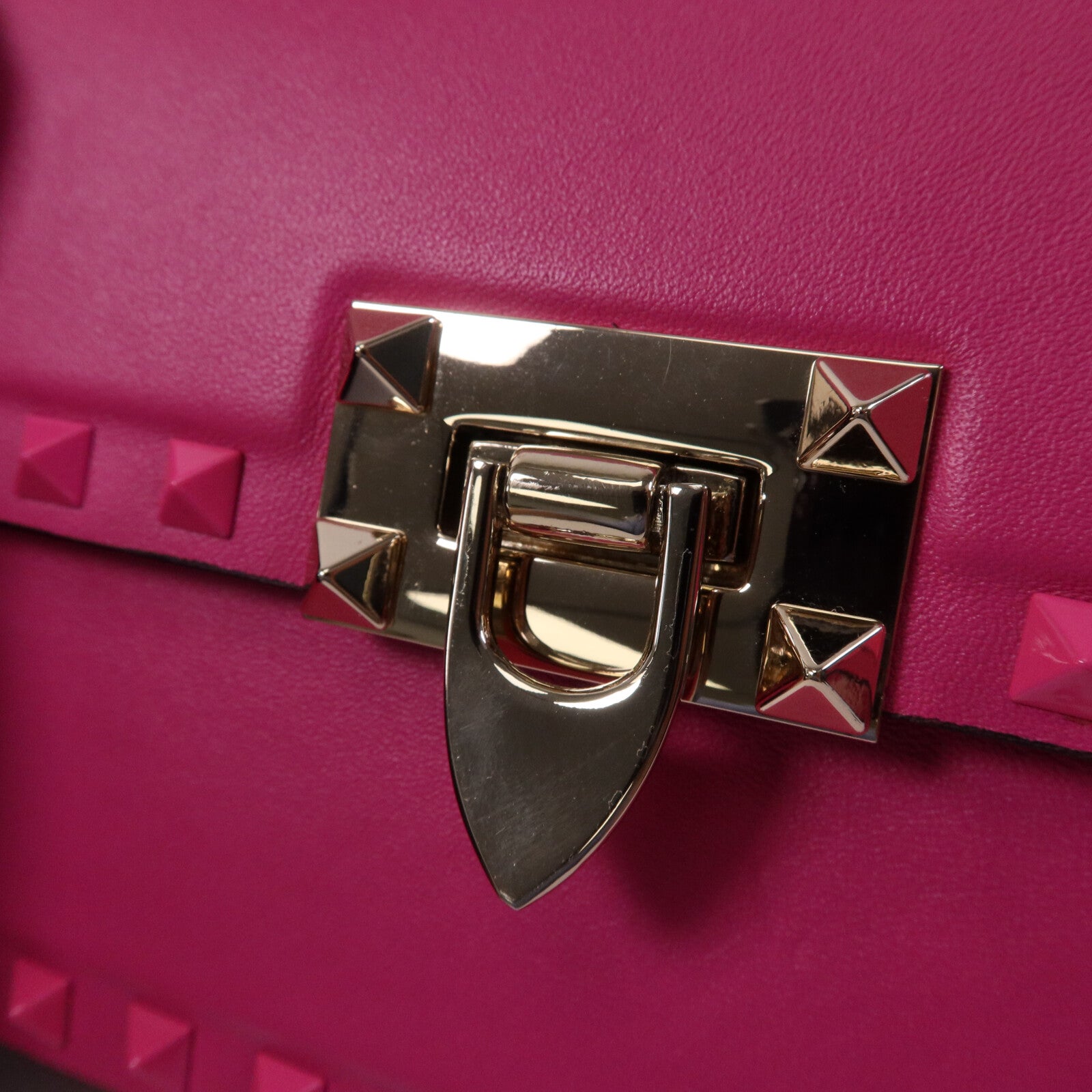 Valentino 牛皮皮革Rockstud 23金扣肩背袋