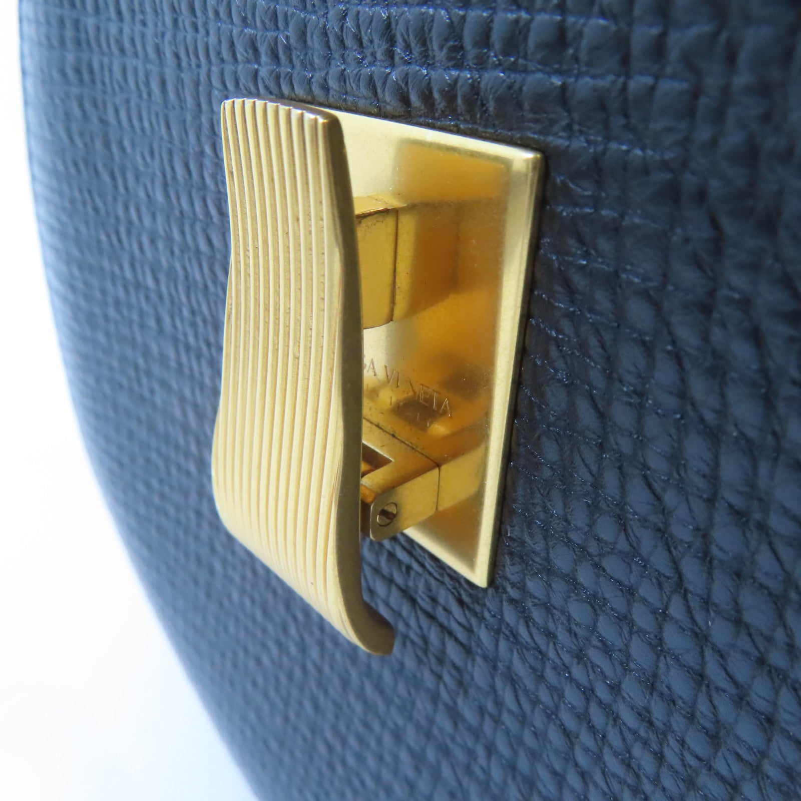 BOTTEGA VENETA 【激減優惠】牛皮皮革Palmellato Belt Bag金扣肩背袋黑色
