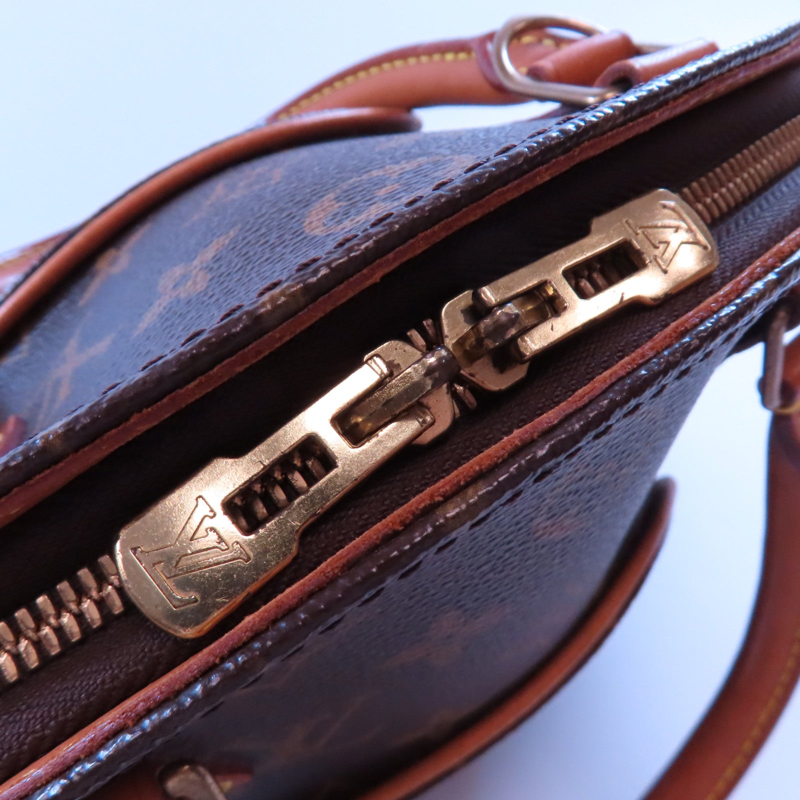 LOUIS VUITTON Monogram Elipse MM金扣手挽袋啡色