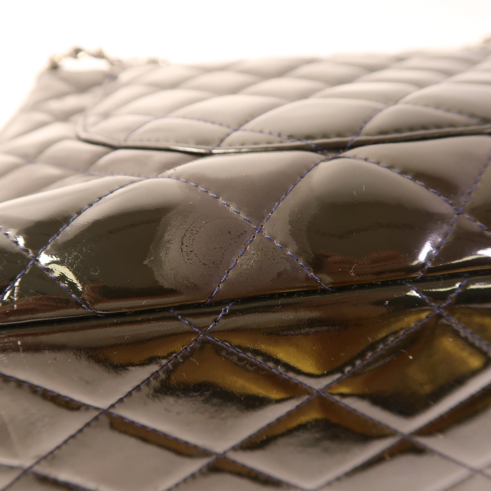 CHANEL 漆皮皮革Maxi Classic銀扣鏈帶肩背袋