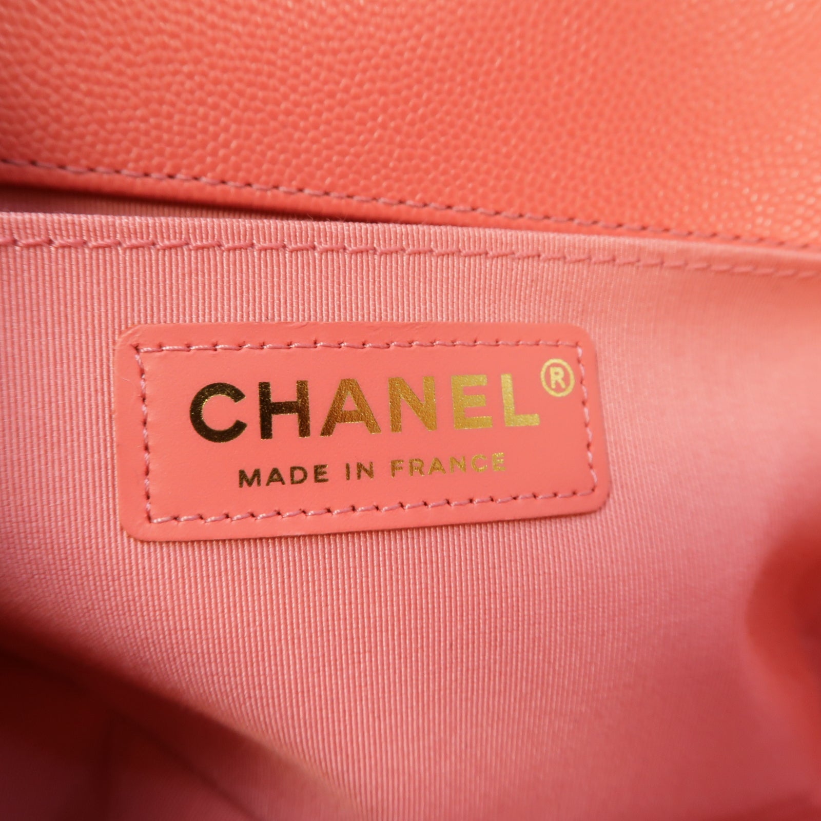 CHANEL 菱格Caviar皮革Boy 25金扣肩背袋粉紅色
