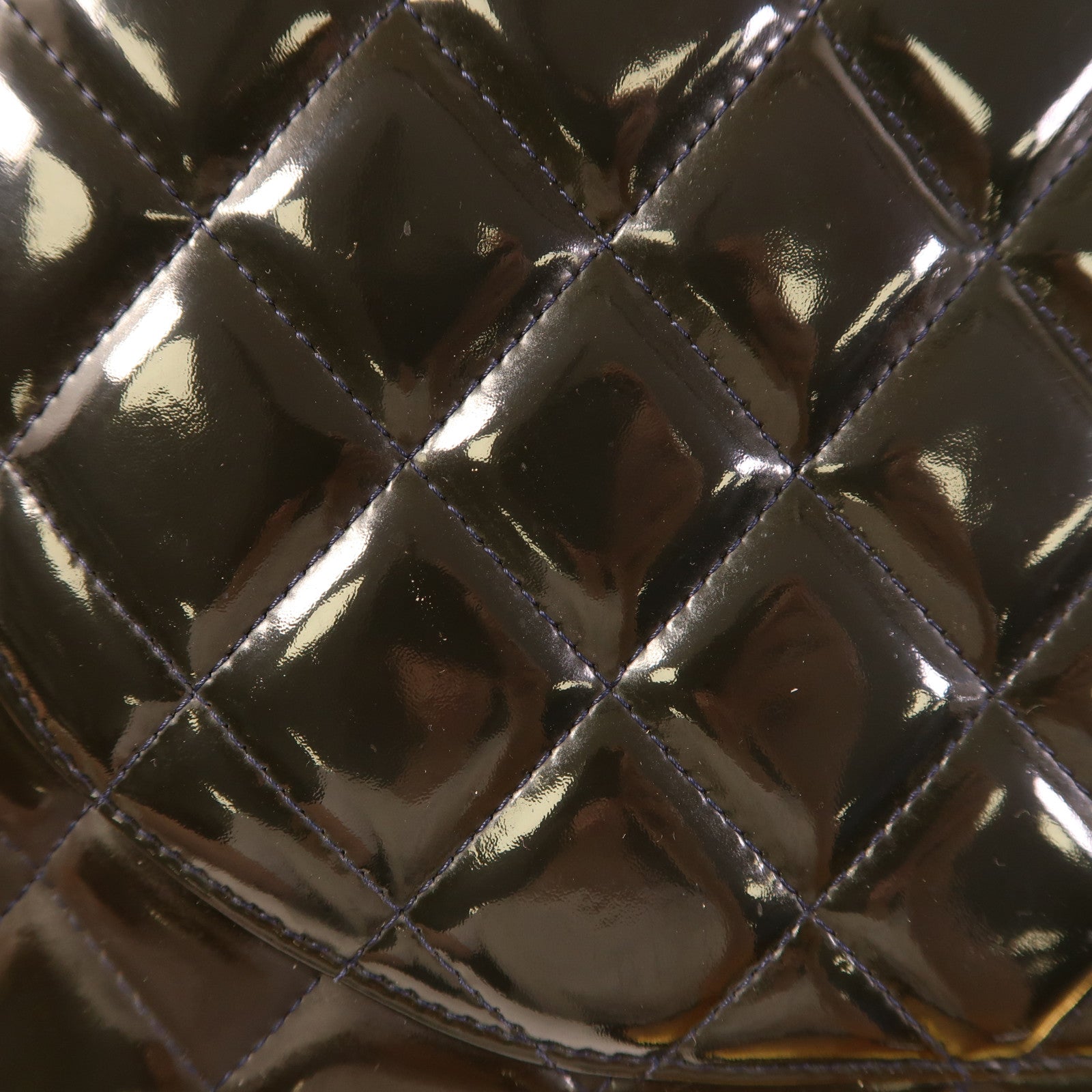 CHANEL 漆皮皮革Maxi Classic銀扣鏈帶肩背袋