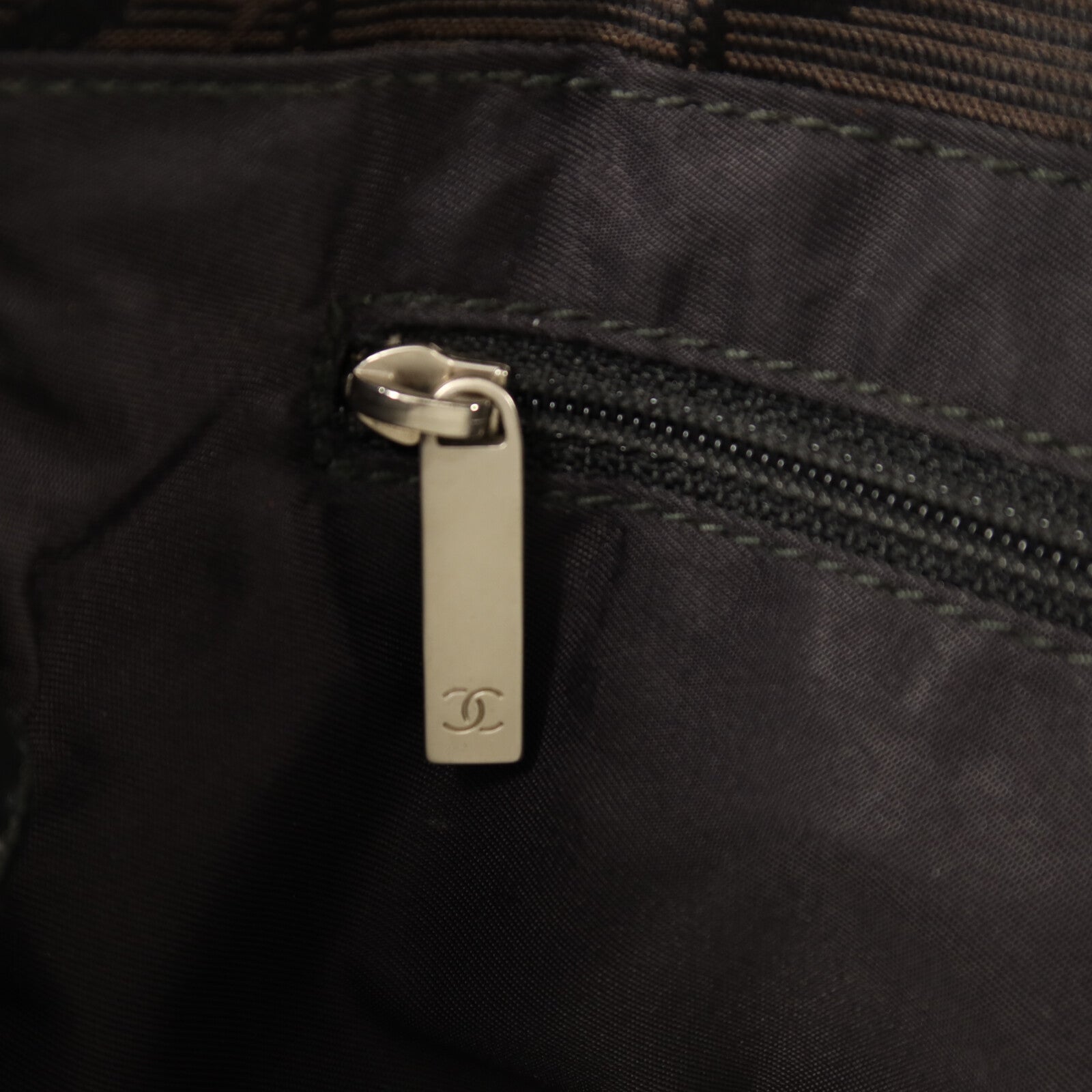 CHANEL 【激減優惠】尼龍New Travel Line Tote銀扣手挽袋