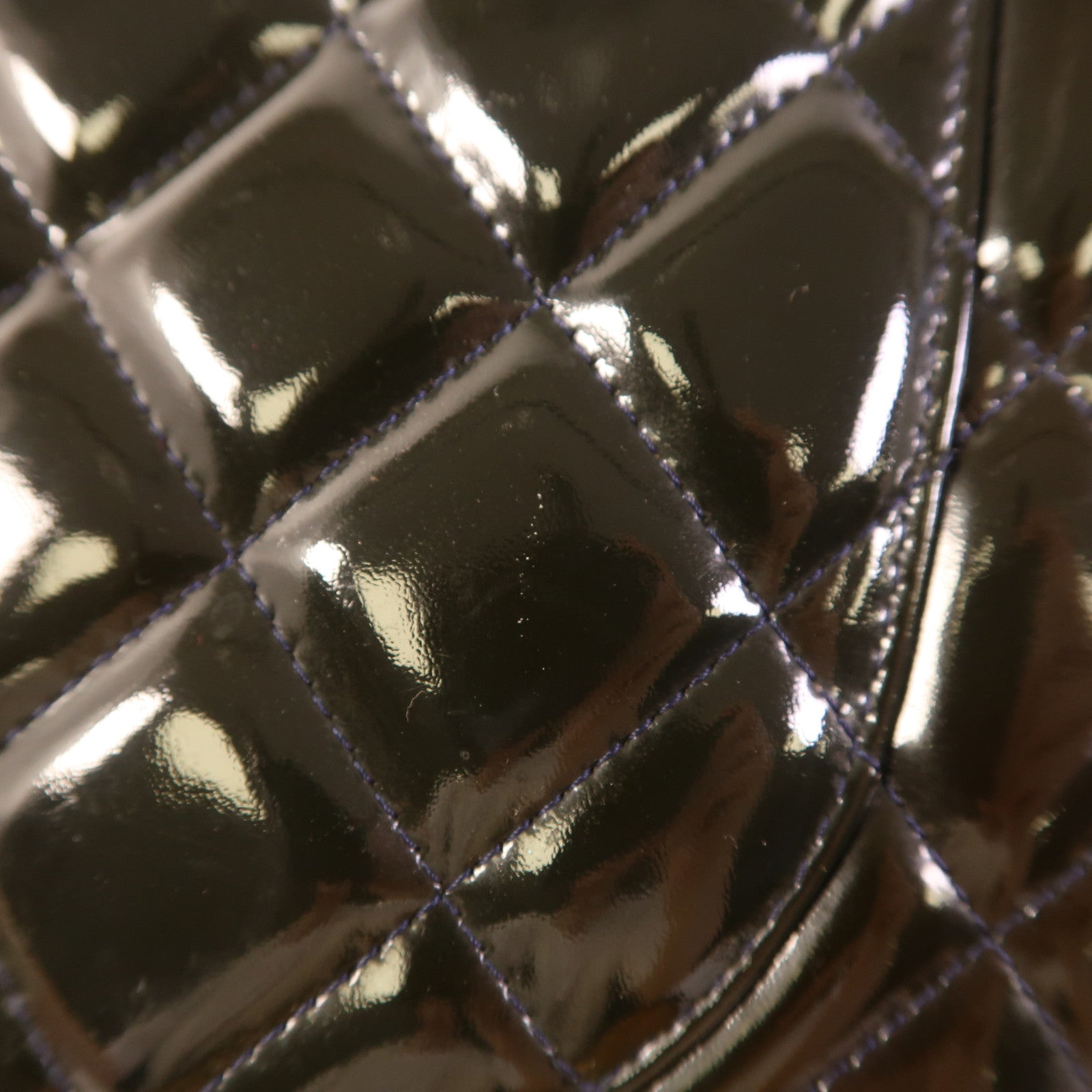 CHANEL 漆皮皮革Maxi Classic銀扣鏈帶肩背袋