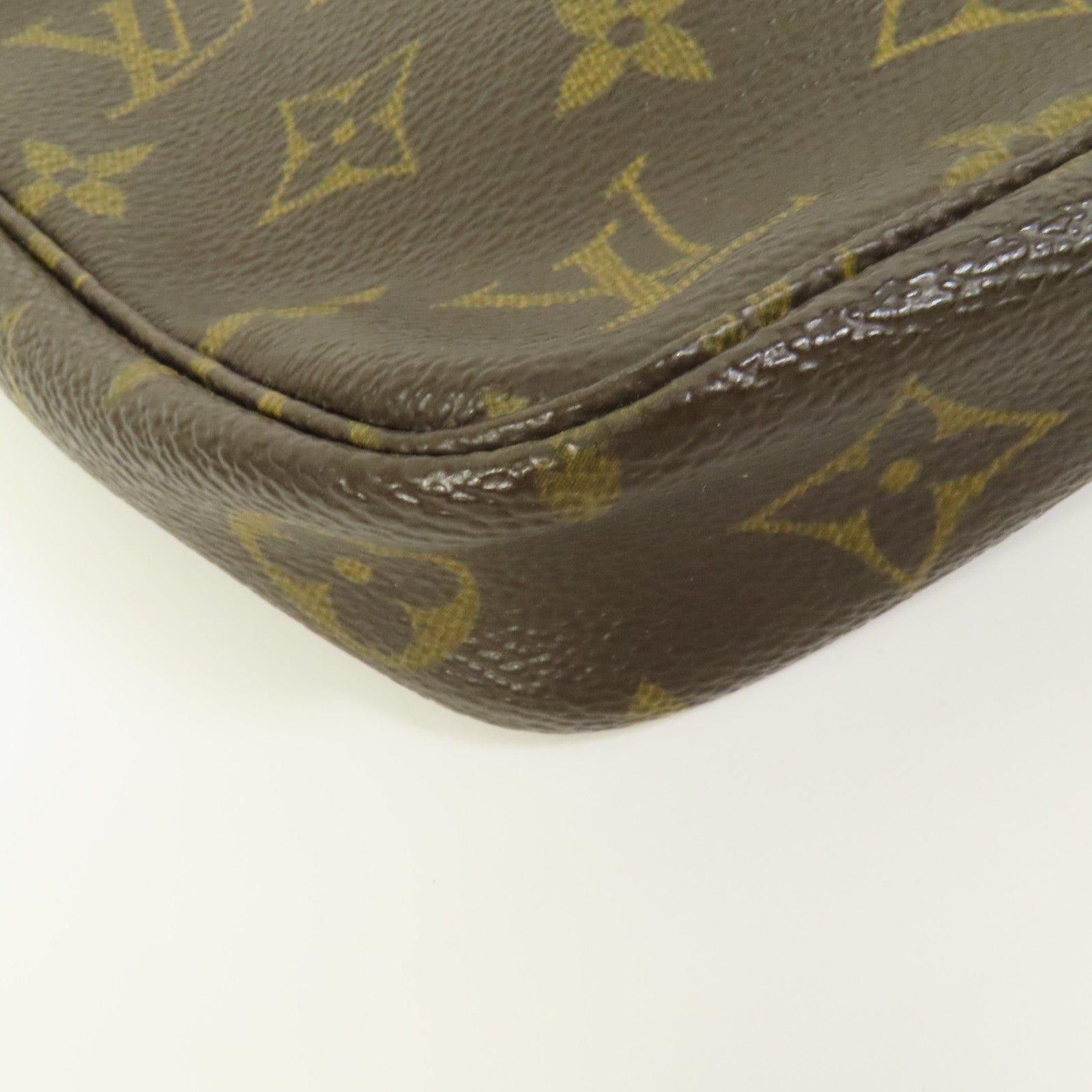 LOUIS VUITTON Monogram Pochette Accessoires金扣手挽袋棕色