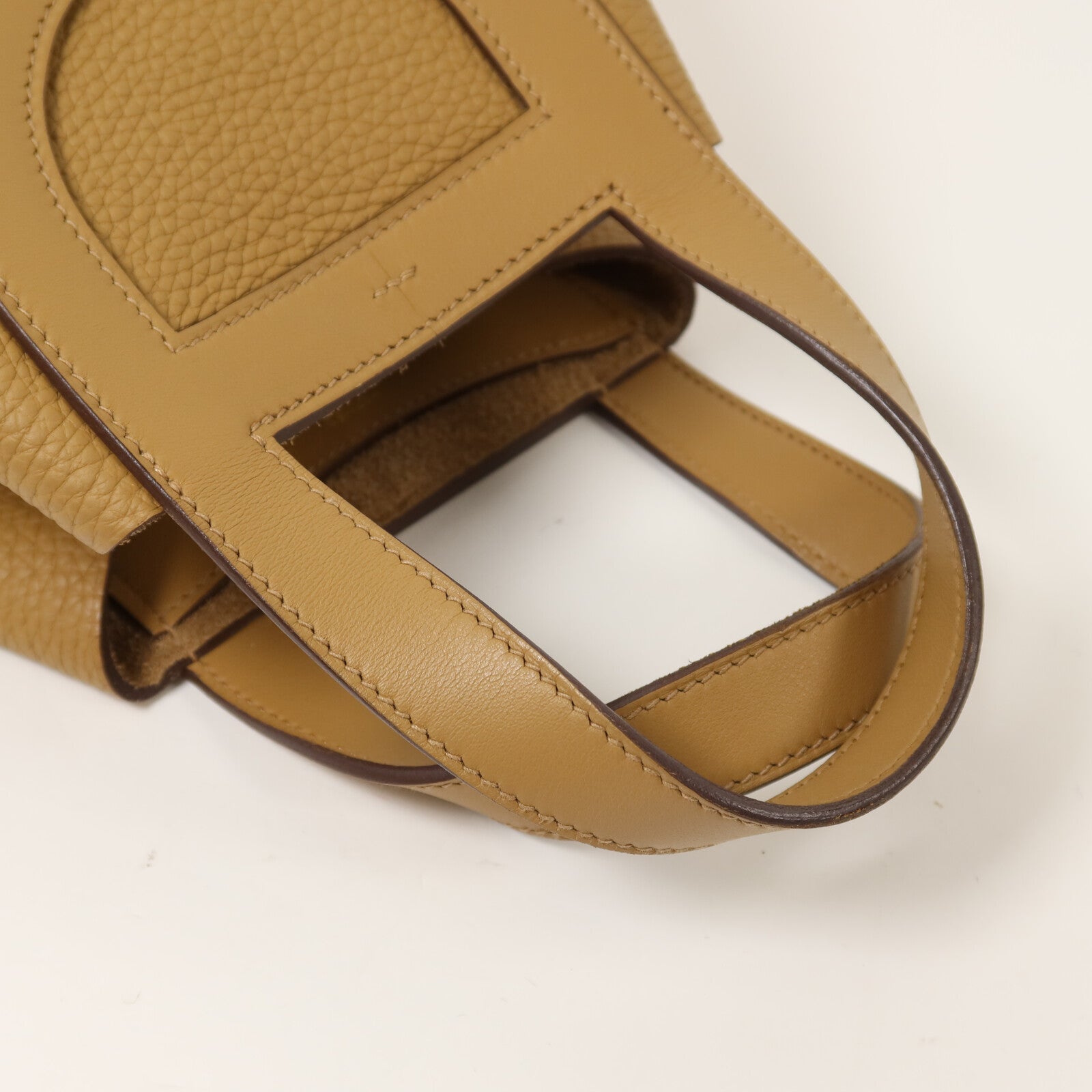HERMES Clemence皮革In The Loop 18手挽袋Biscuit