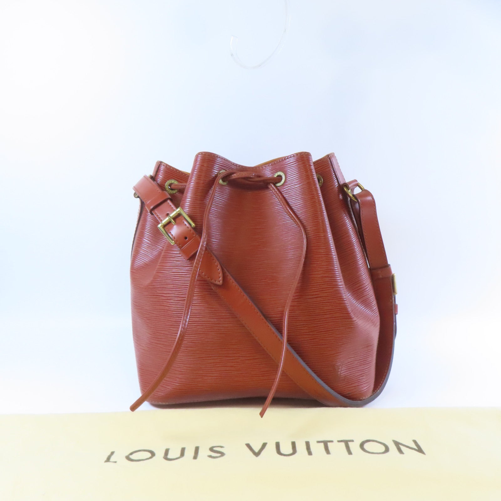 LOUIS VUITTON 【激減優惠】Epi Petit Noe金扣肩背袋啡色