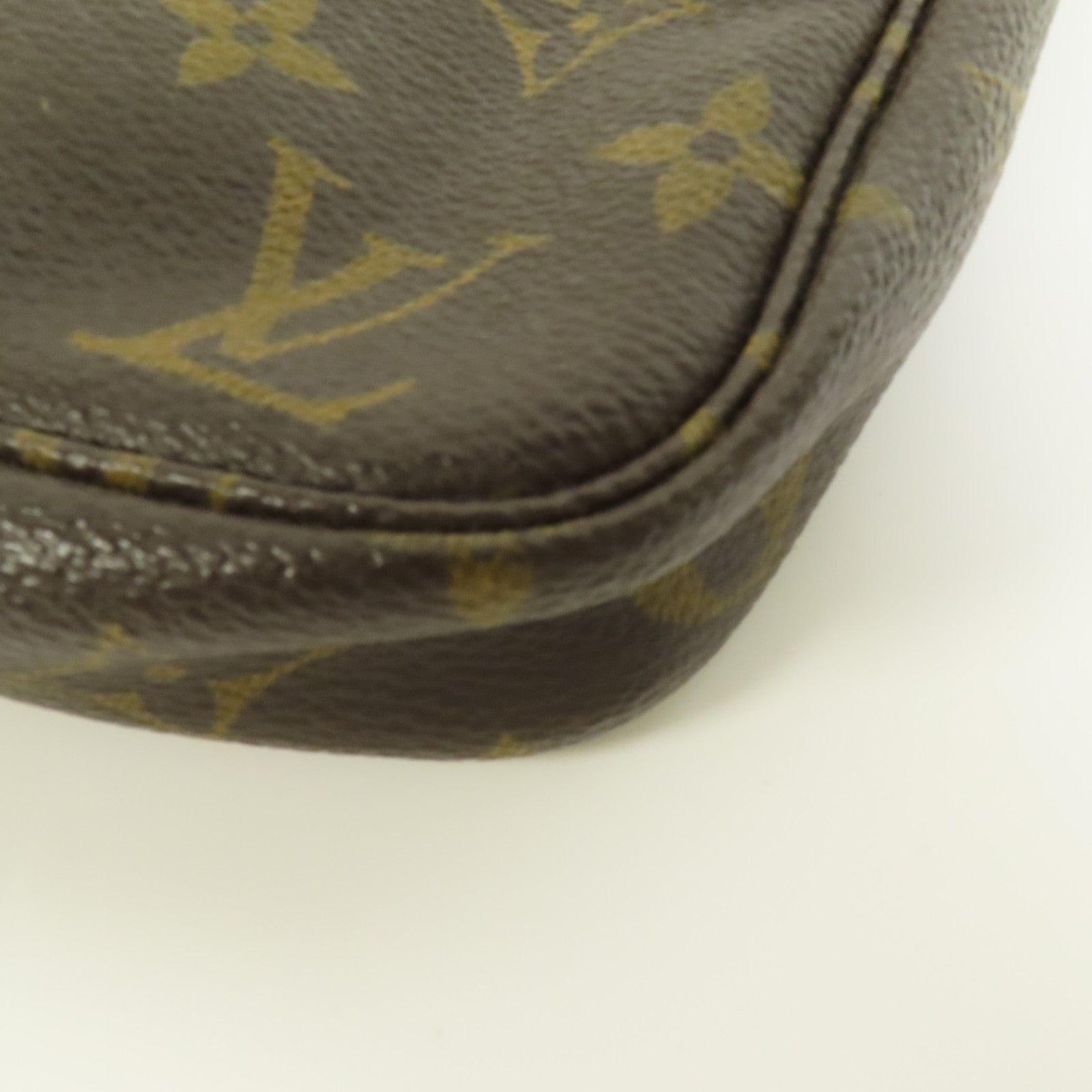 LOUIS VUITTON Monogram Pochette Accessoires金扣手挽袋棕色