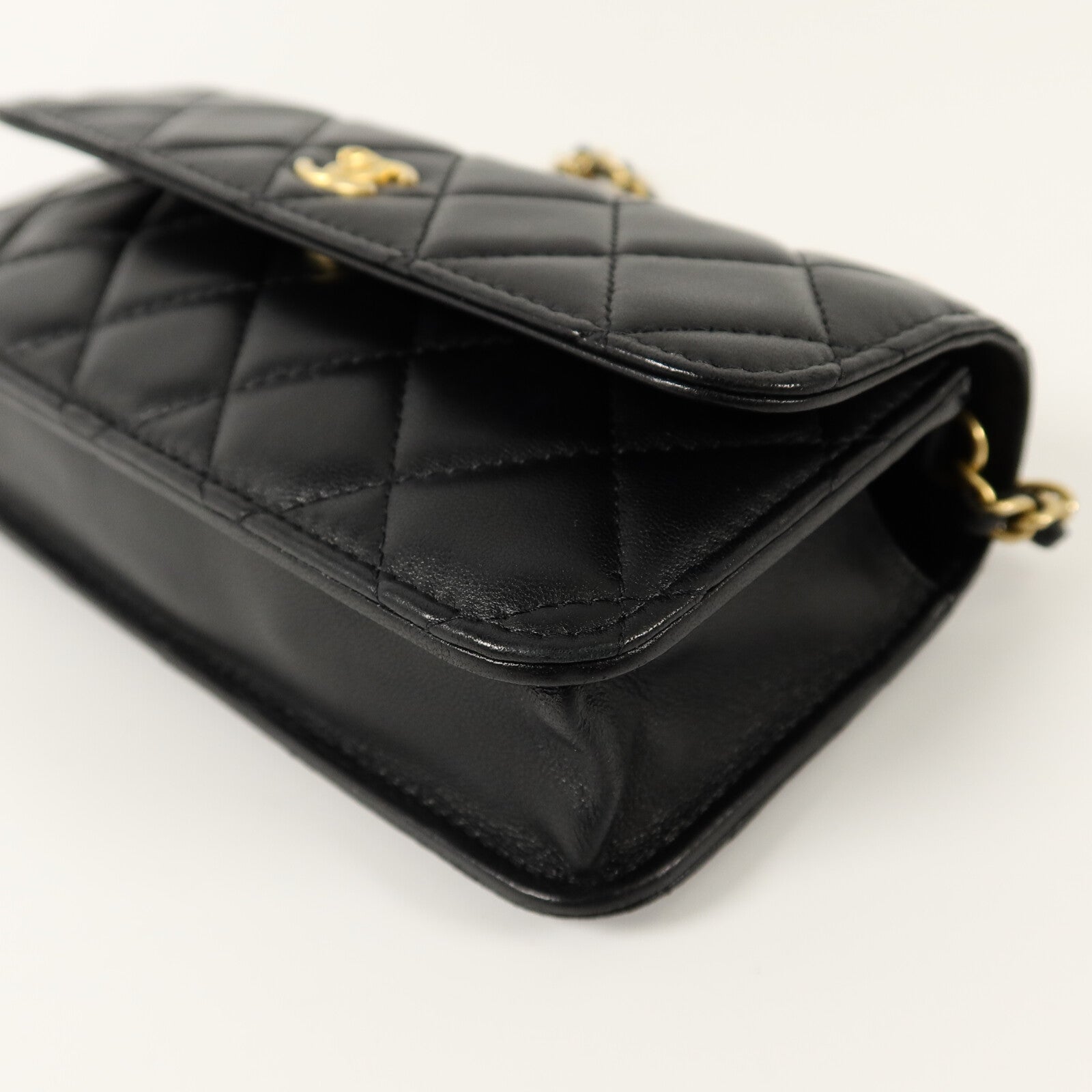 CHANEL 羊皮皮革Phone Bag鏈帶肩背袋
