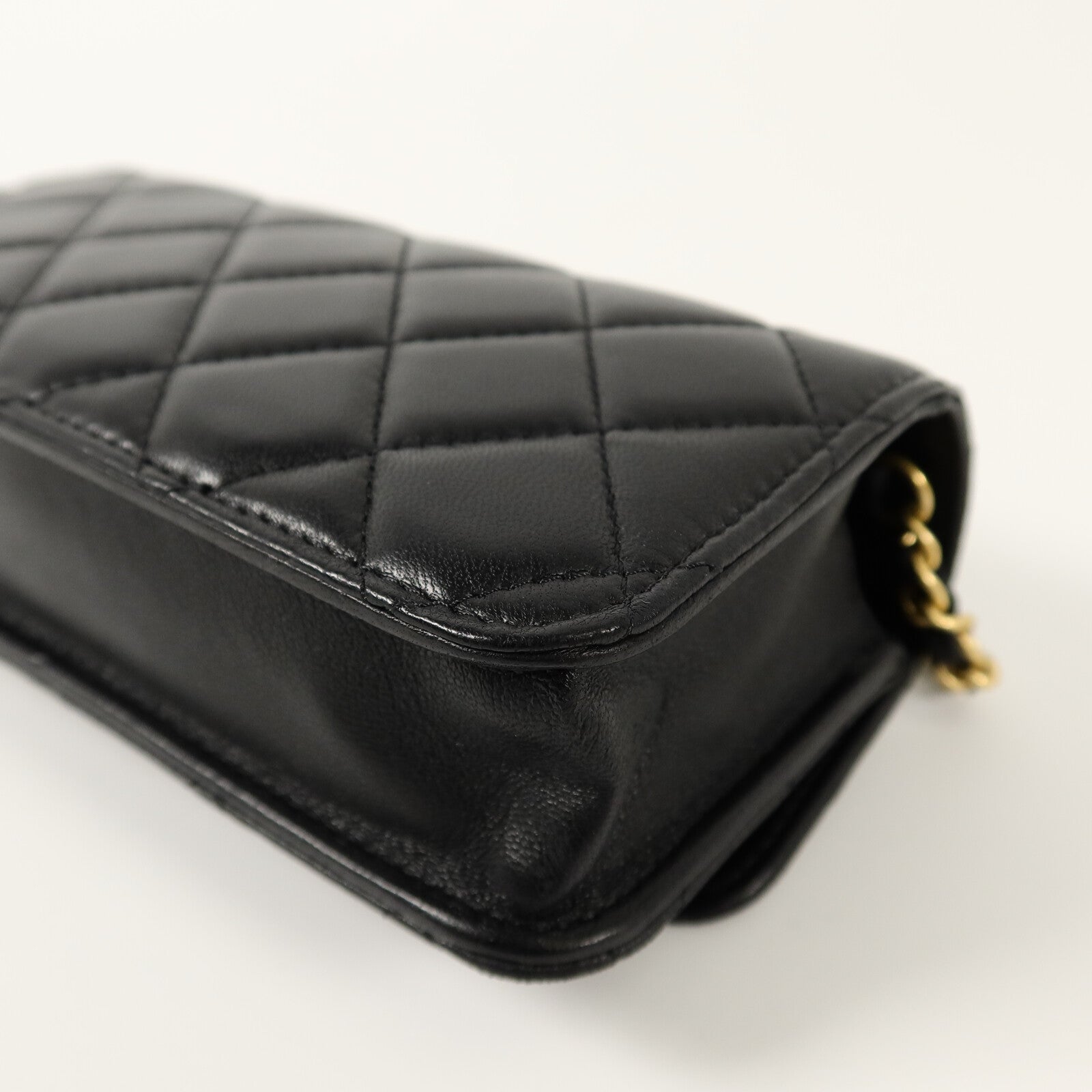CHANEL 羊皮皮革Phone Bag鏈帶肩背袋