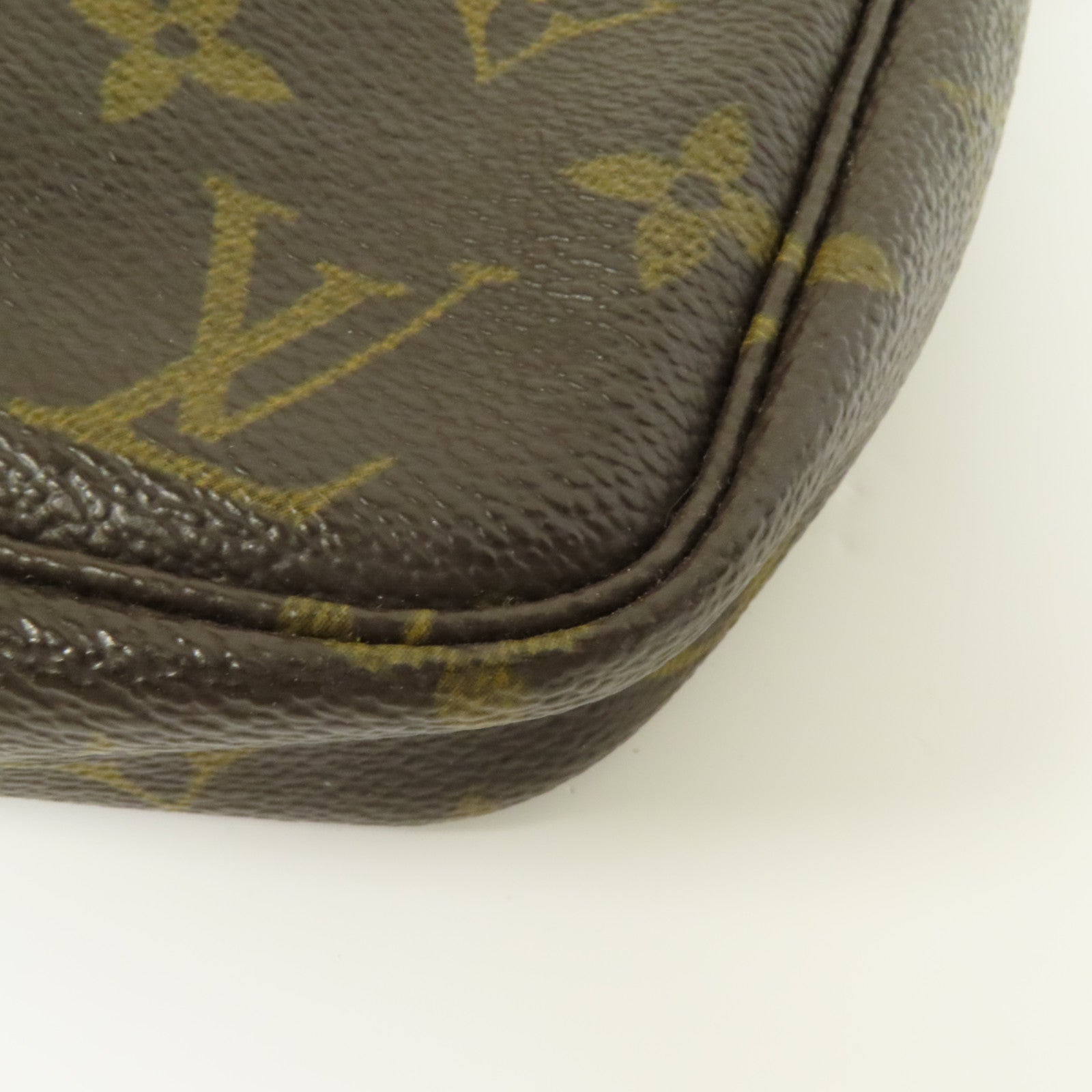 LOUIS VUITTON Monogram Pochette Accessoires金扣手挽袋棕色