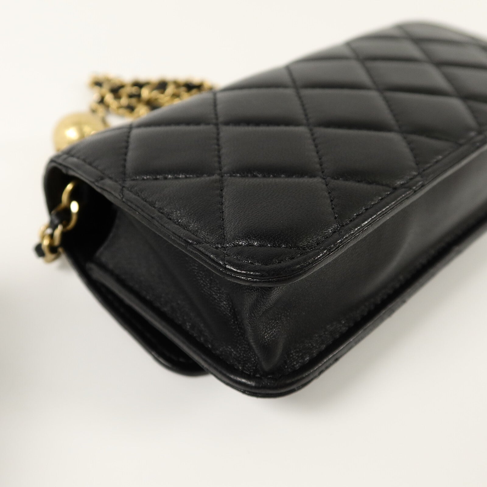 CHANEL 羊皮皮革Phone Bag鏈帶肩背袋