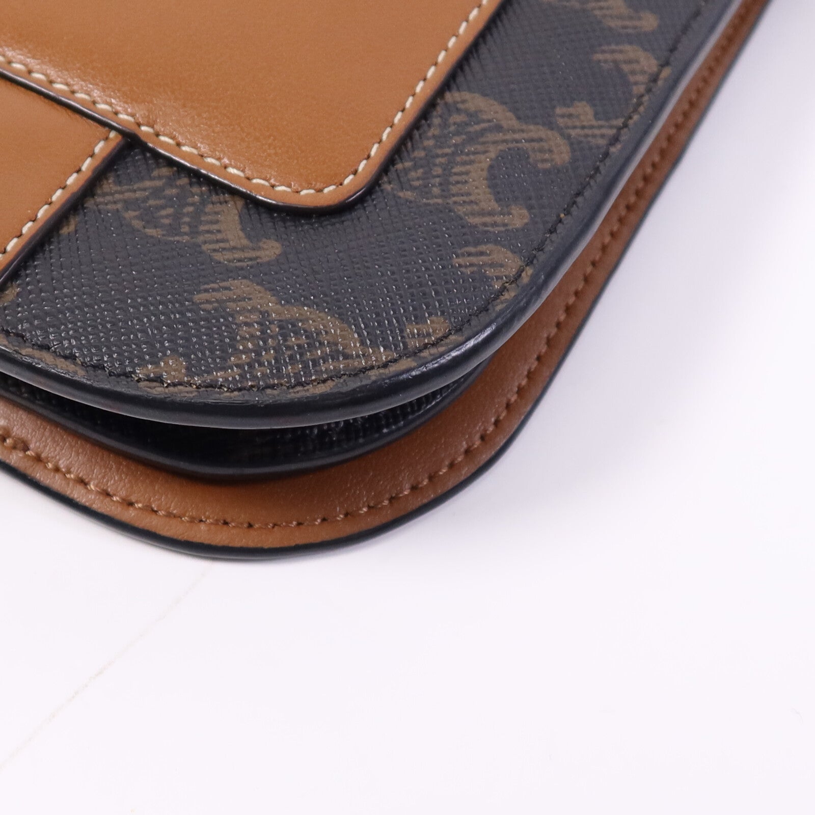 CELINE 塗層帆布Triomphe Phone Bag銀扣肩背手機袋