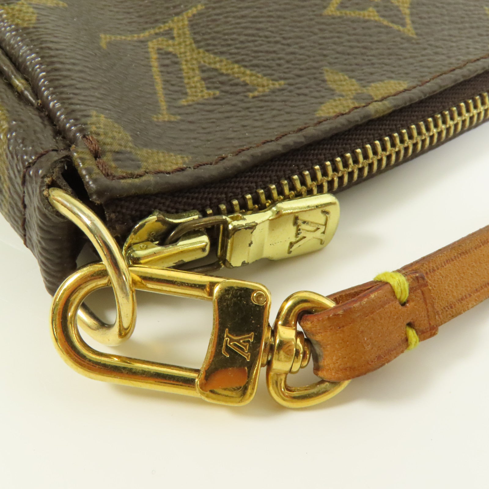 LOUIS VUITTON Monogram Pochette Accessoires金扣手挽袋棕色