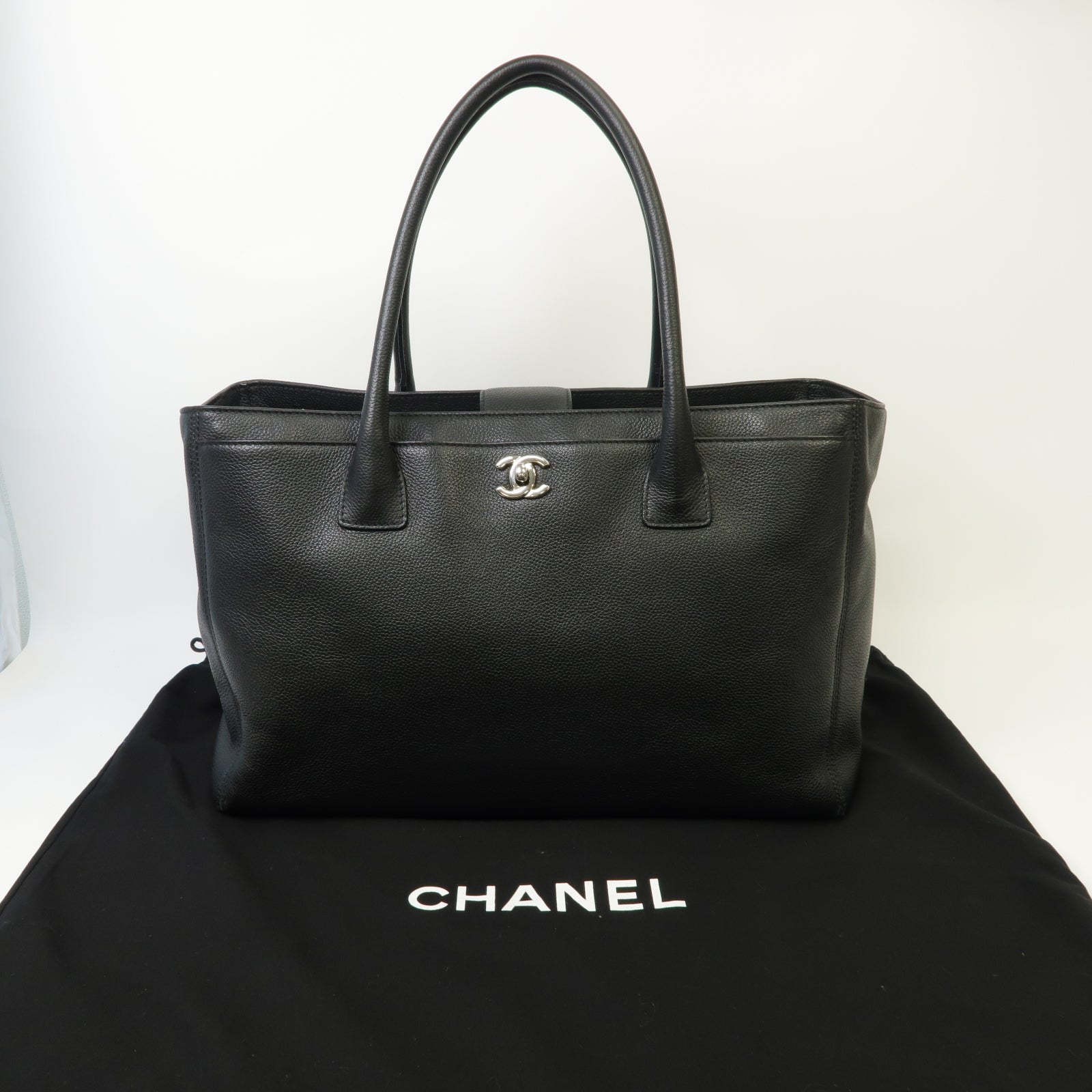 CHANEL 【激減優惠】牛皮皮革Executive Cerf Tote Bag銀扣手挽袋黑色