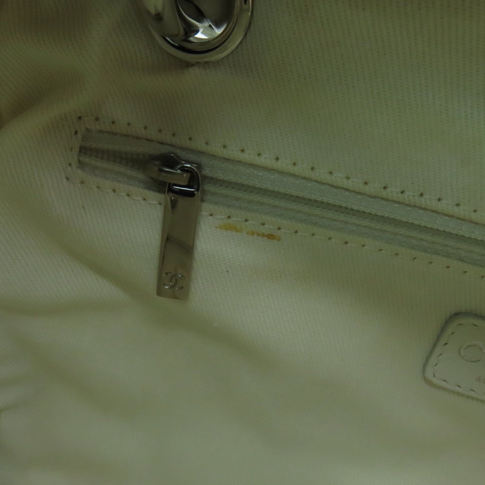 CHANEL 【激減優惠】菱格Caviar皮革Shoulder Bag銀扣肩背袋白色
