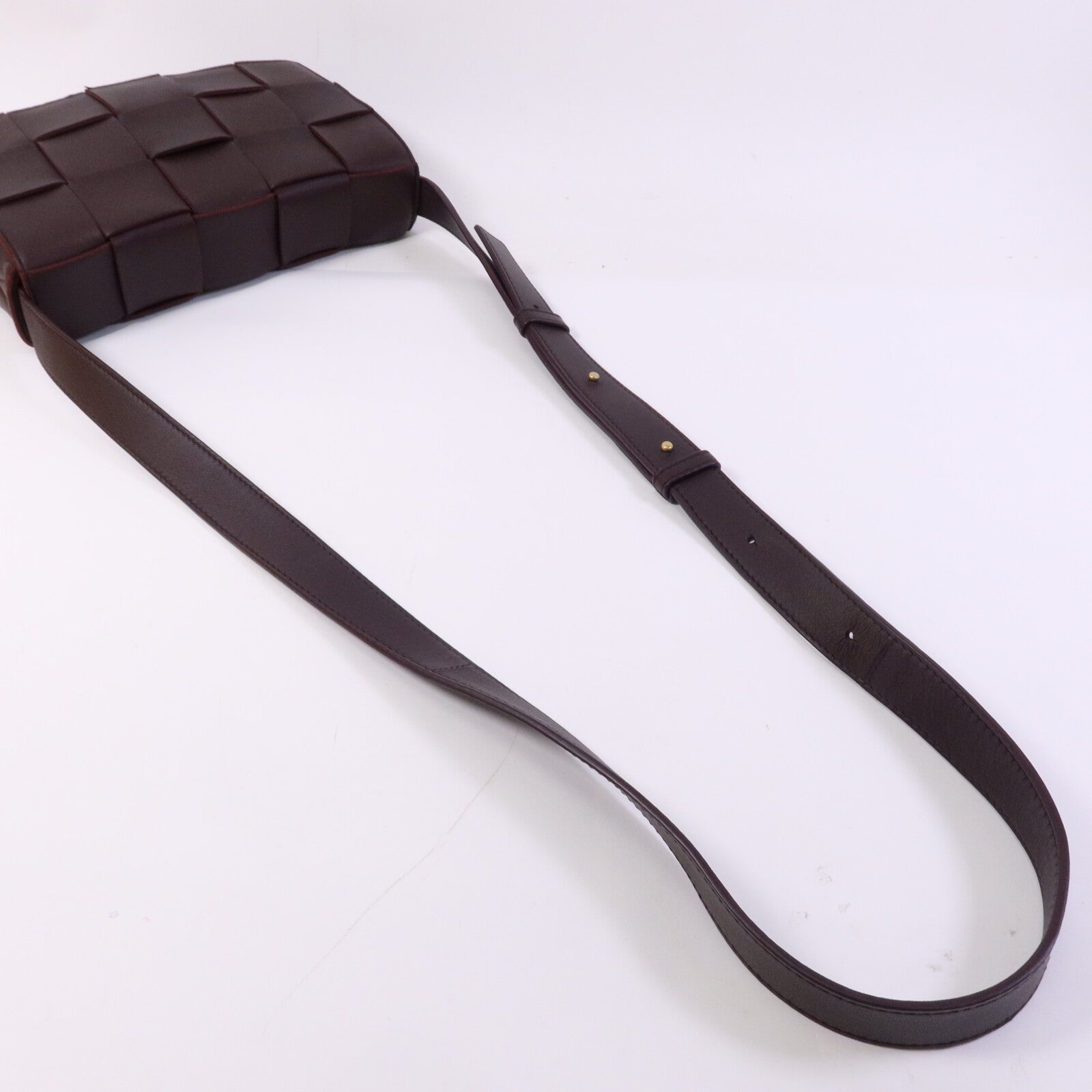 BOTTEGA VENETA 羊皮皮革Cassette Bag金扣肩背袋