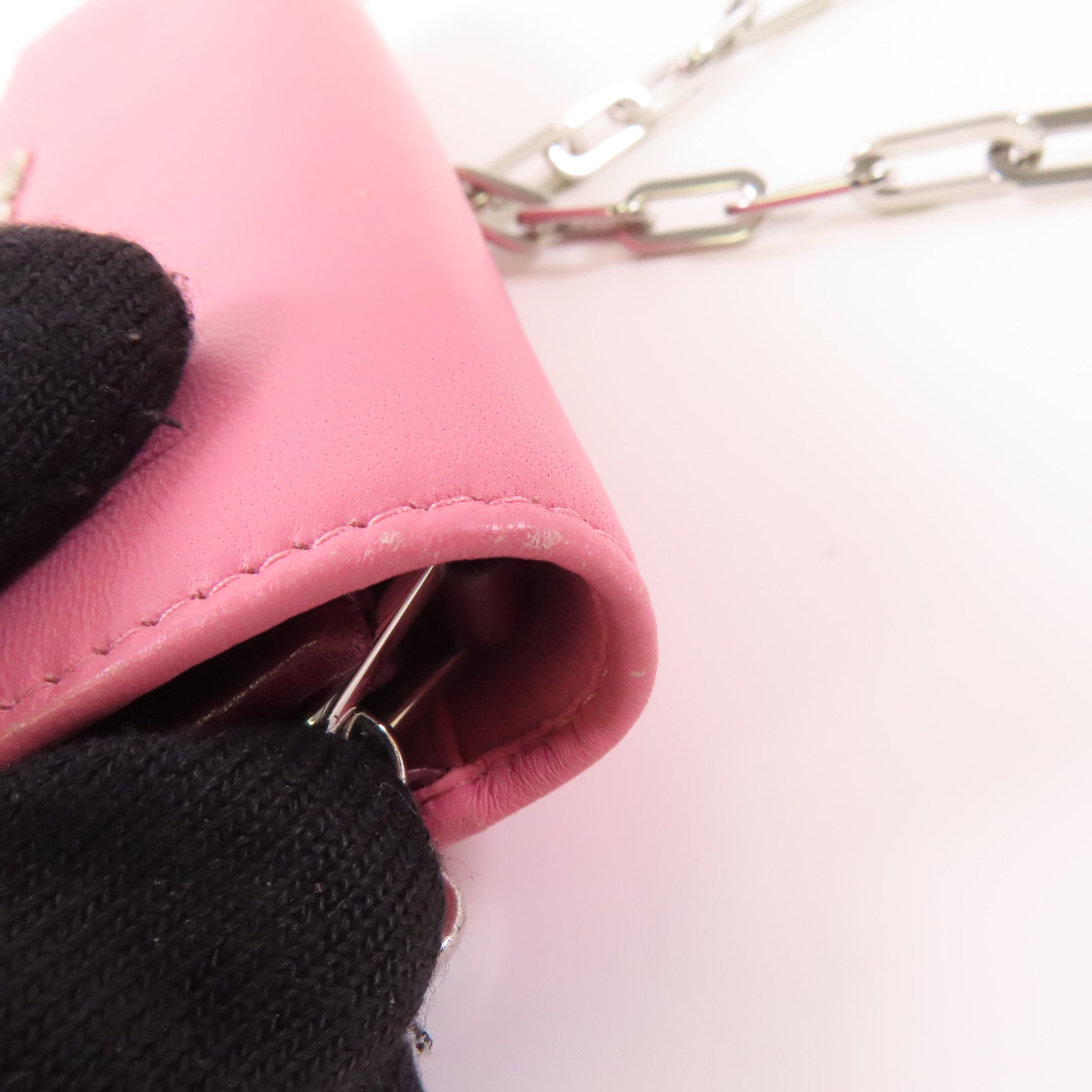 Miu Miu 羊皮皮革Chain Shoulder Wallet銀扣鏈帶肩背袋