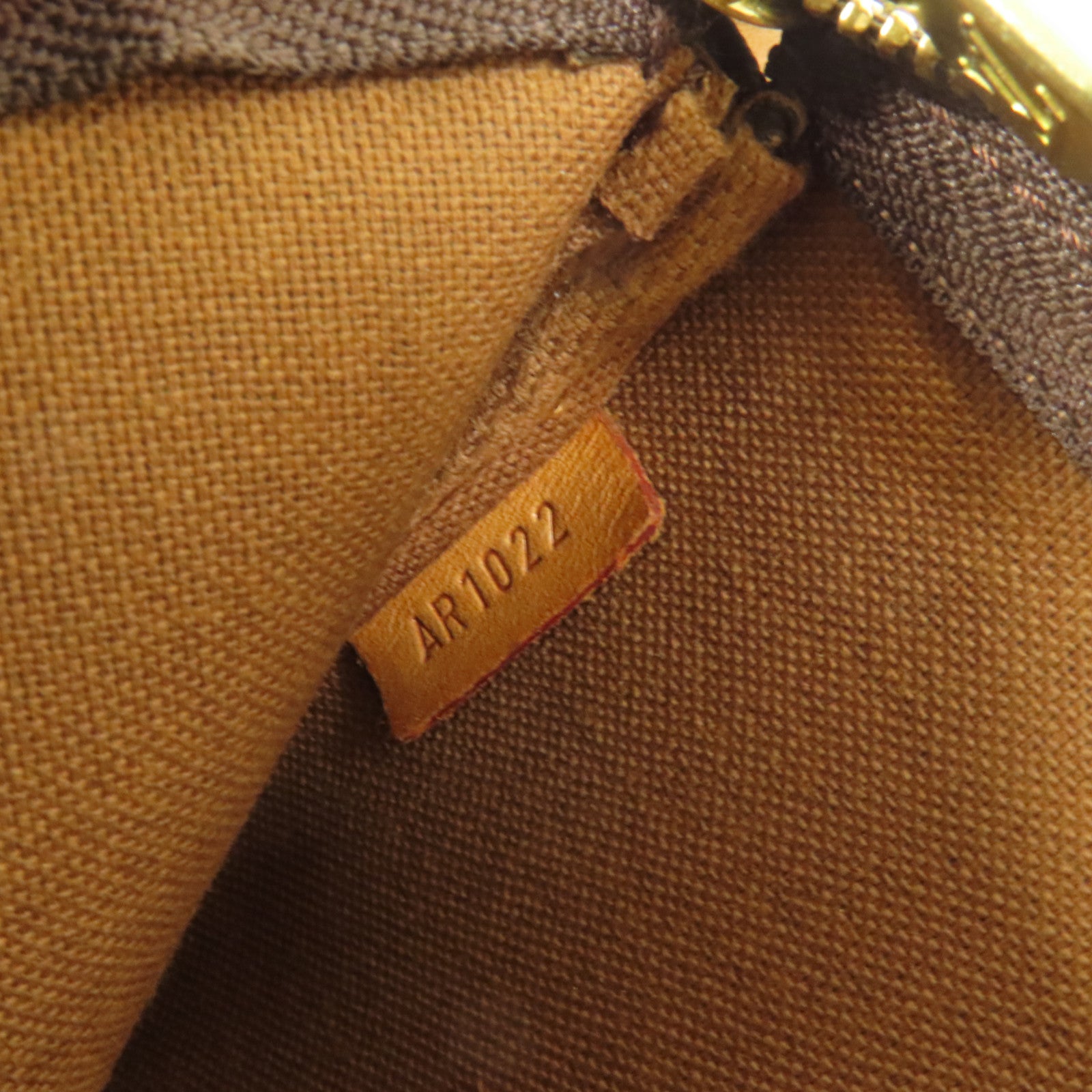 LOUIS VUITTON Monogram Pochette Accessoires金扣手挽袋棕色