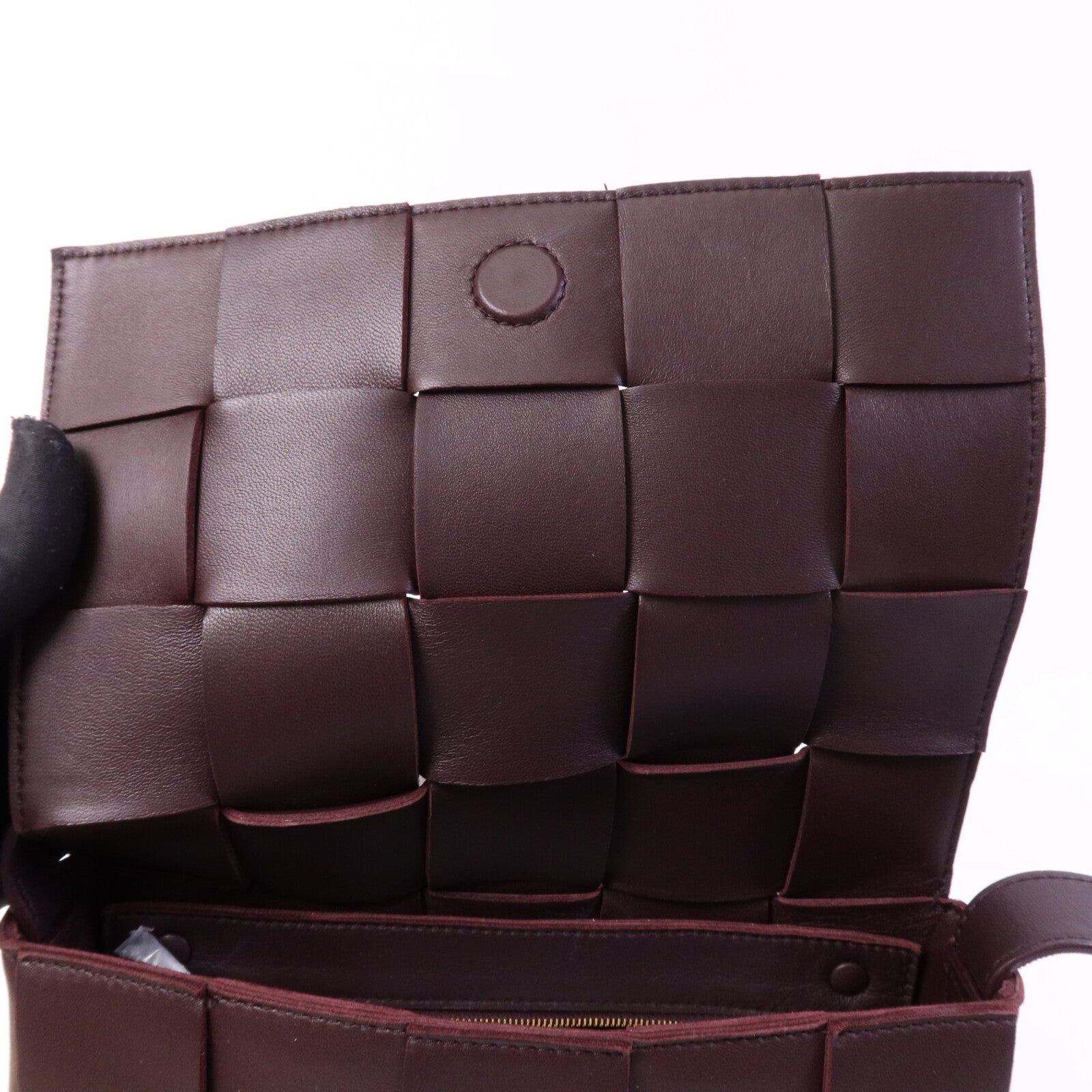BOTTEGA VENETA 羊皮皮革Cassette Bag金扣肩背袋