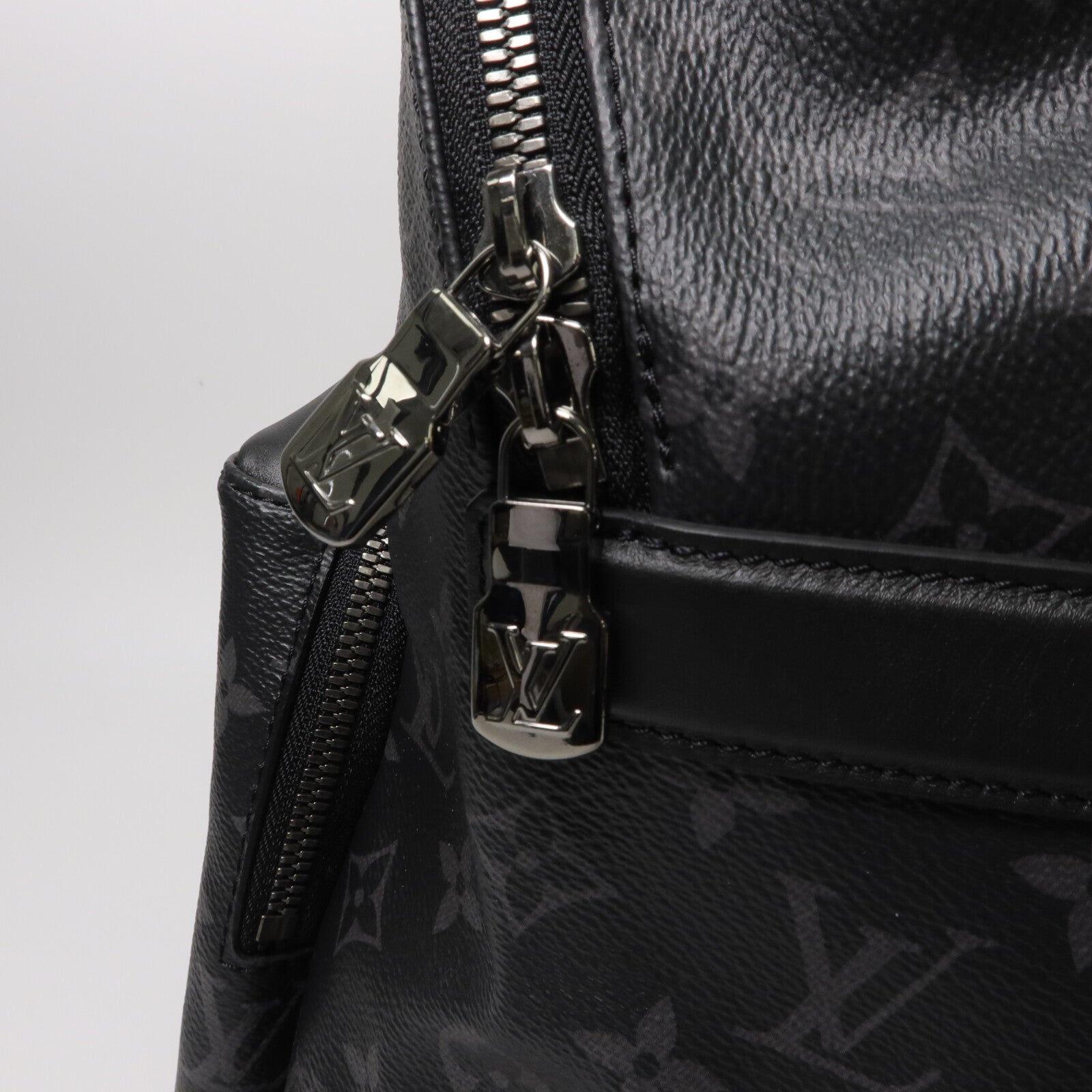 LOUIS VUITTON Monogram Eclipse Discovery PM背包